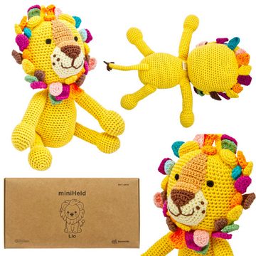 miniHeld Babypuppe Handgestrickter Löwe "Lio" gehäkelt Spielzeug 28 cm aus Baumwolle