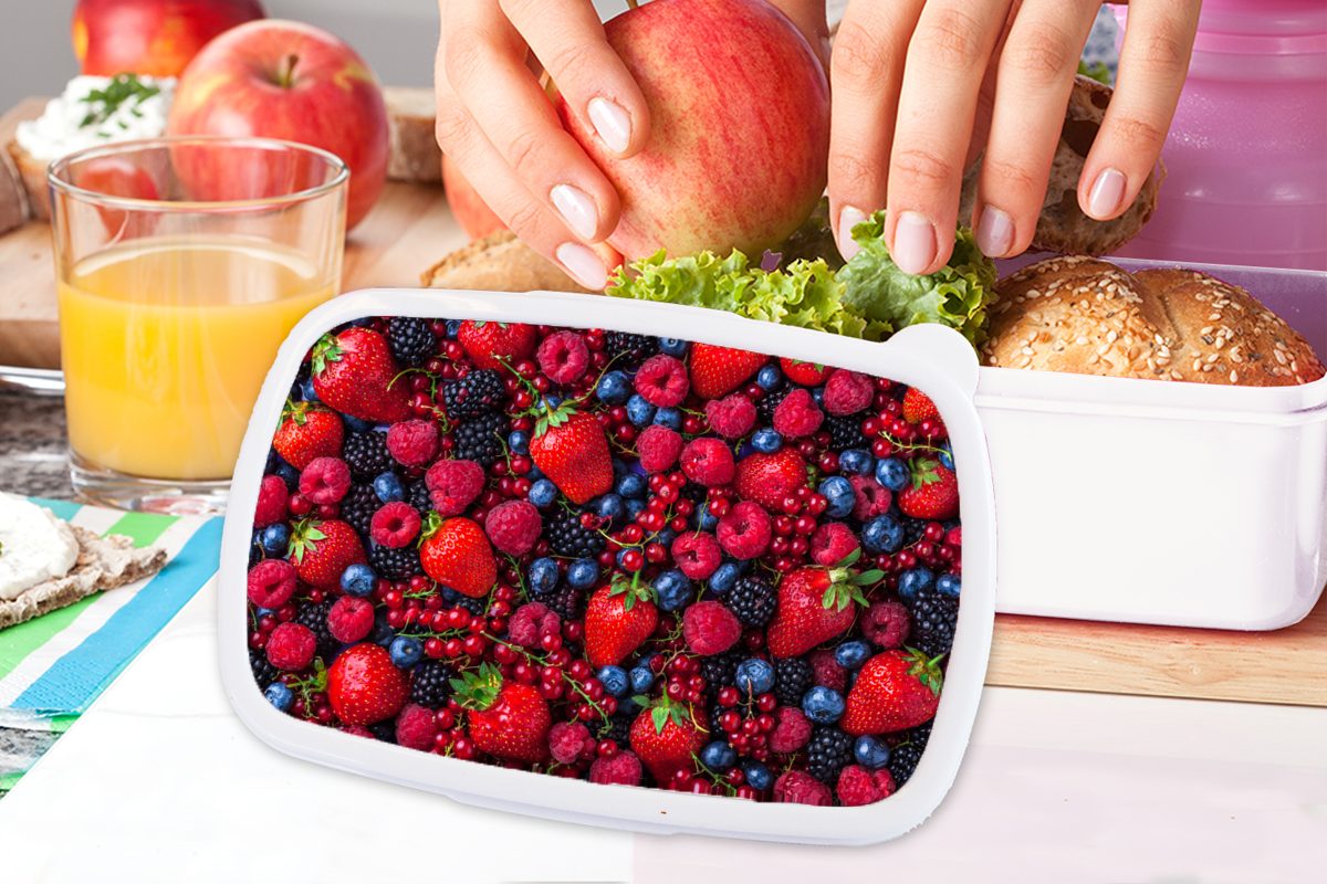 für und MuchoWow Brotbox - Brotdose, Jungs weiß Kunststoff, und Mädchen (2-tlg), Erdbeere, Lunchbox Erwachsene, für Kinder Wald Obst -