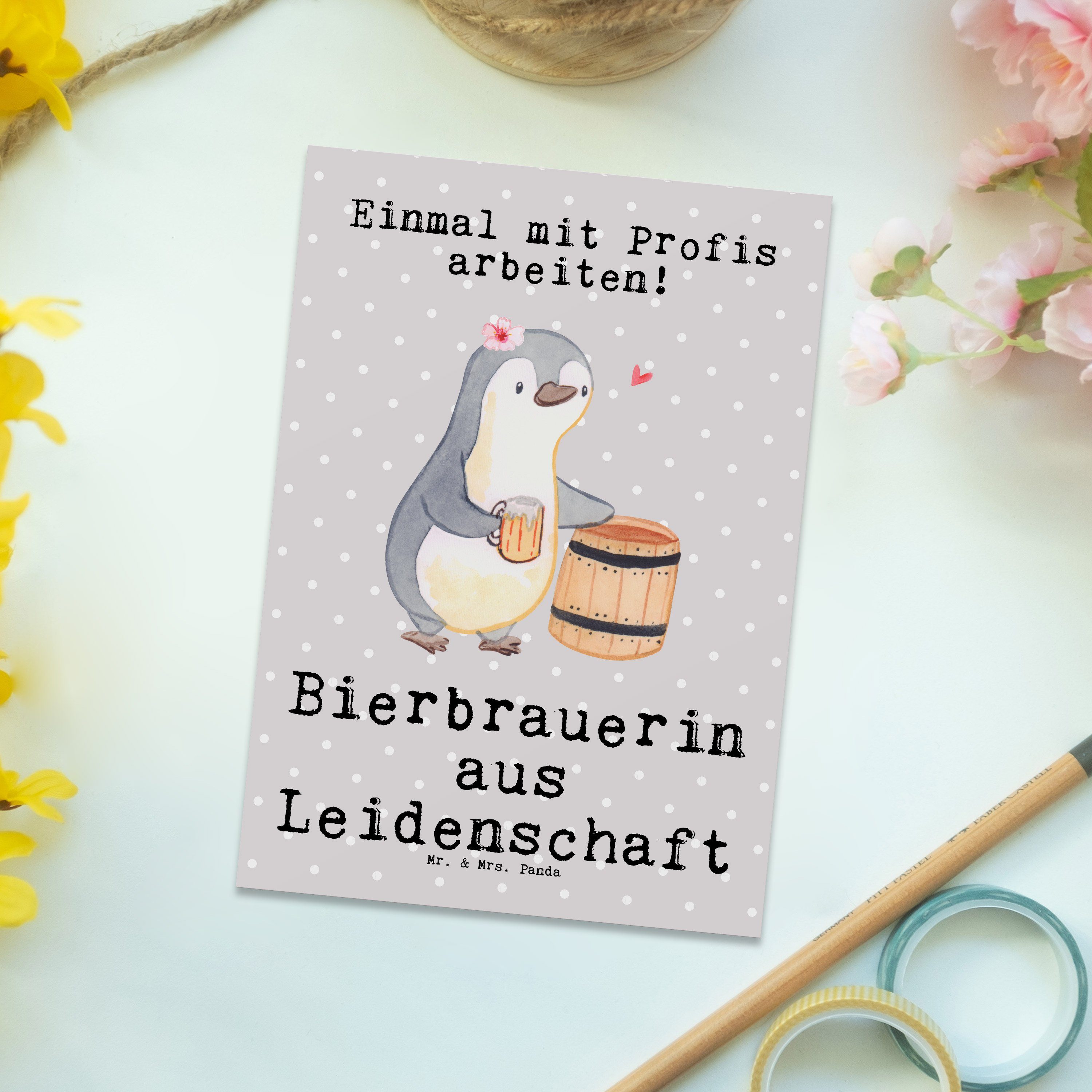 Postkarte - Mrs. Grau - Geschenk, Leidenschaft Einladung, Panda P Mr. aus Pastell Bierbrauerin &