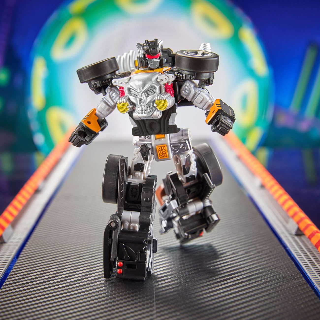 Hasbro Actionfigur Hot Wheels x Transformers Actionfigur Bone Shaker 12 cm