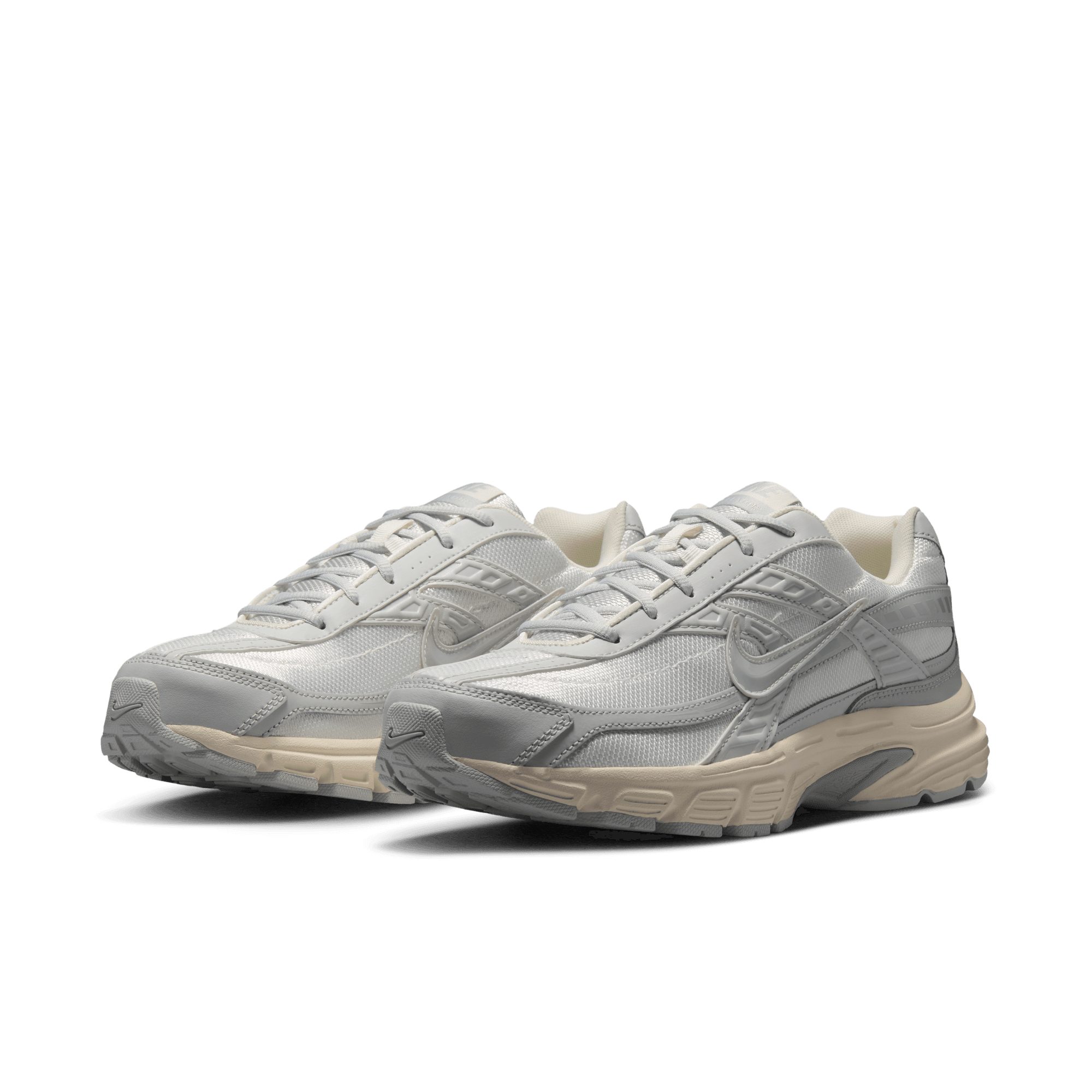 Nike Sportswear Initiator Sneaker inspiriert vom Design des Nike P-6000