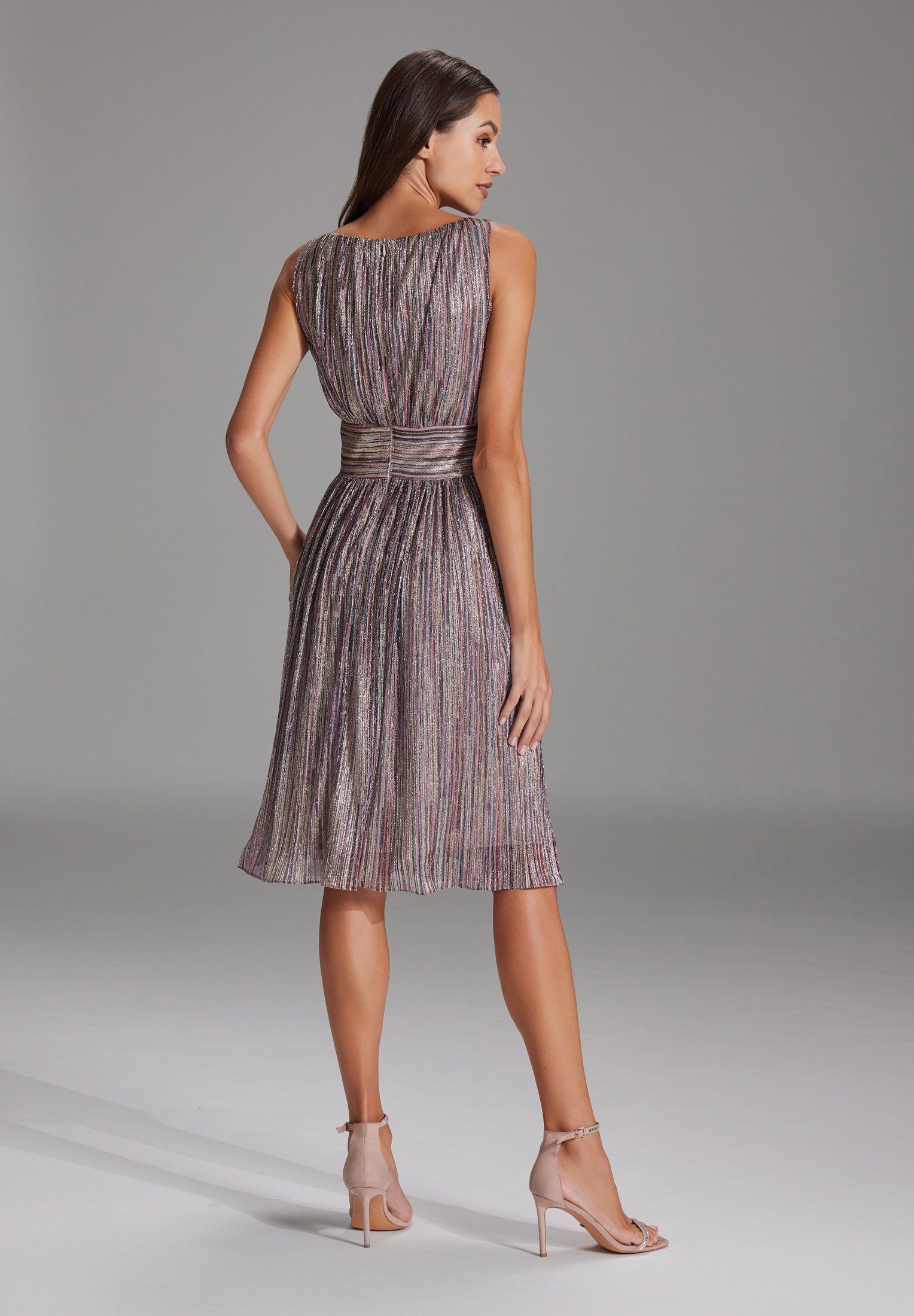 SWING Cocktailkleid Taillierter Schnitt mit ausgestelltem günstig online kaufen