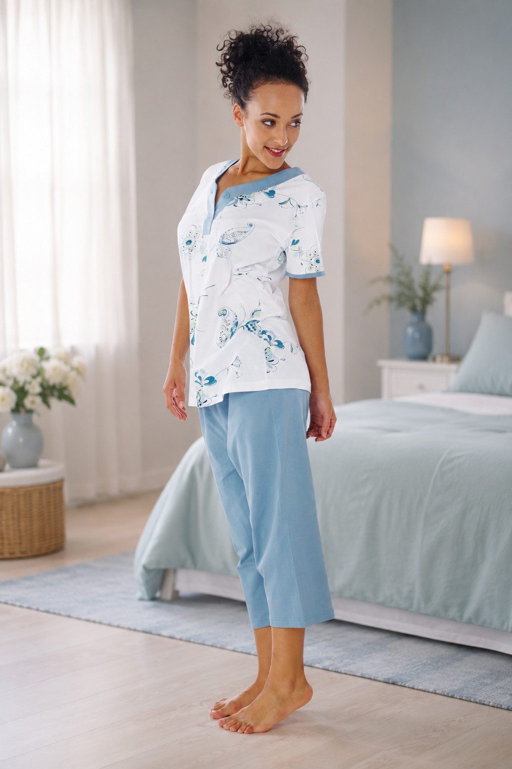 Consult-Tex Capri-Pyjama Damen Capri Pyjama Schlafanzug DF821 (Spar-Set, 1 Set) Oberteil mit floralem Allover Druck