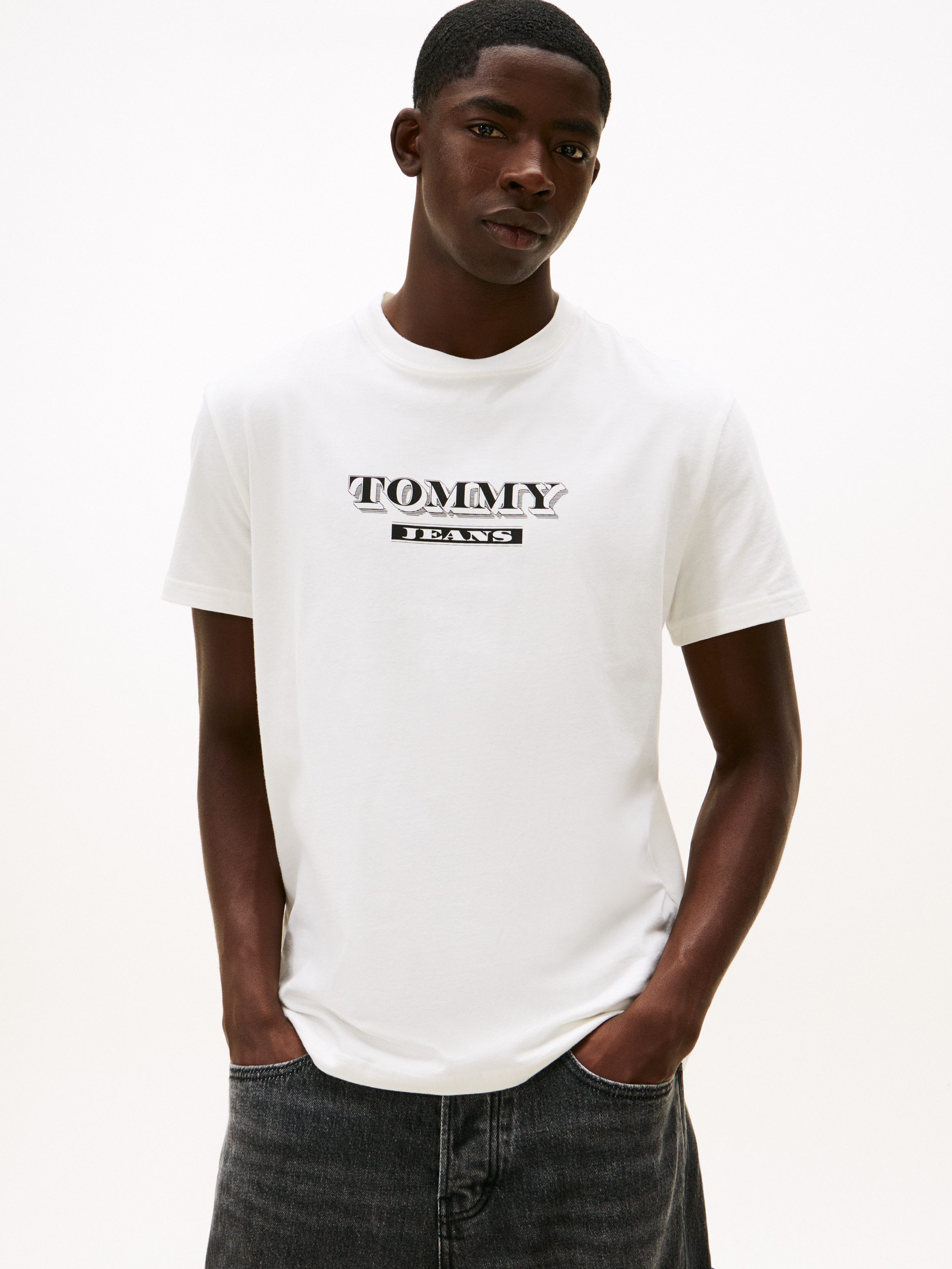Tommy Jeans Rundhalsshirt TJM BILLS FONT regular fit, Rundhals, bedruckt