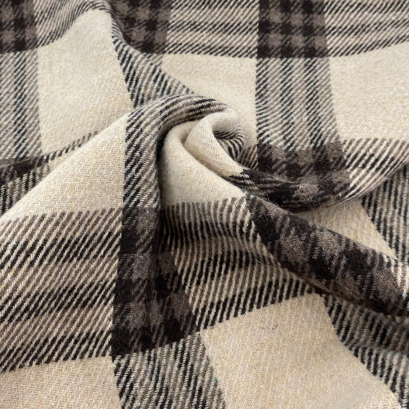 heimtexland Vorhang Dekoschal Wolle Tartan Karo Ösenschal Deko Gardine (1 St), Ösen, blickdicht, Polyester, Dekoschal I blickdicht I HxB 240x135 I kariert
