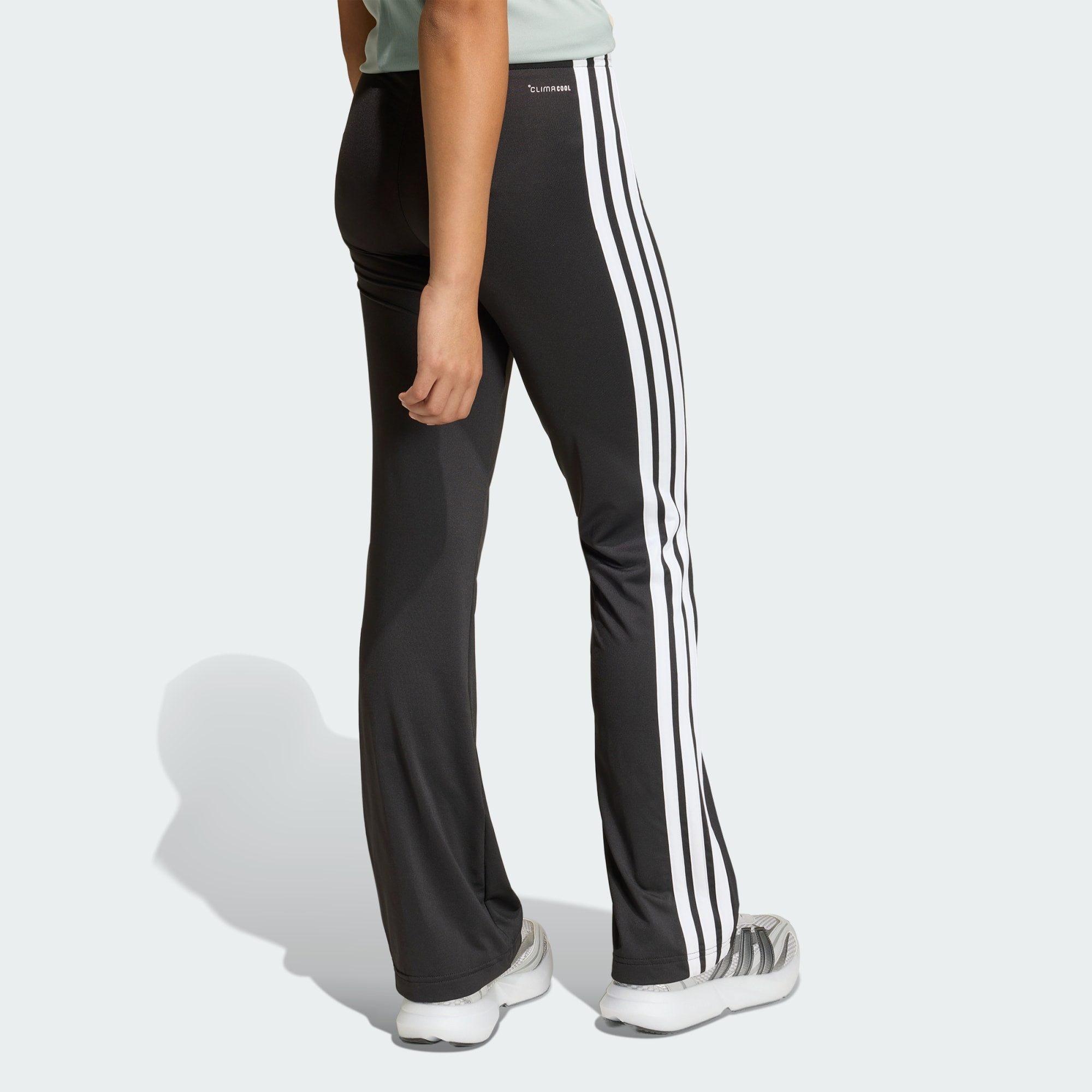 adidas Sportswear Leggings TRAIN ESSENTIALS 3-STREIFEN FLARED LEGGINGS (1-tlg)