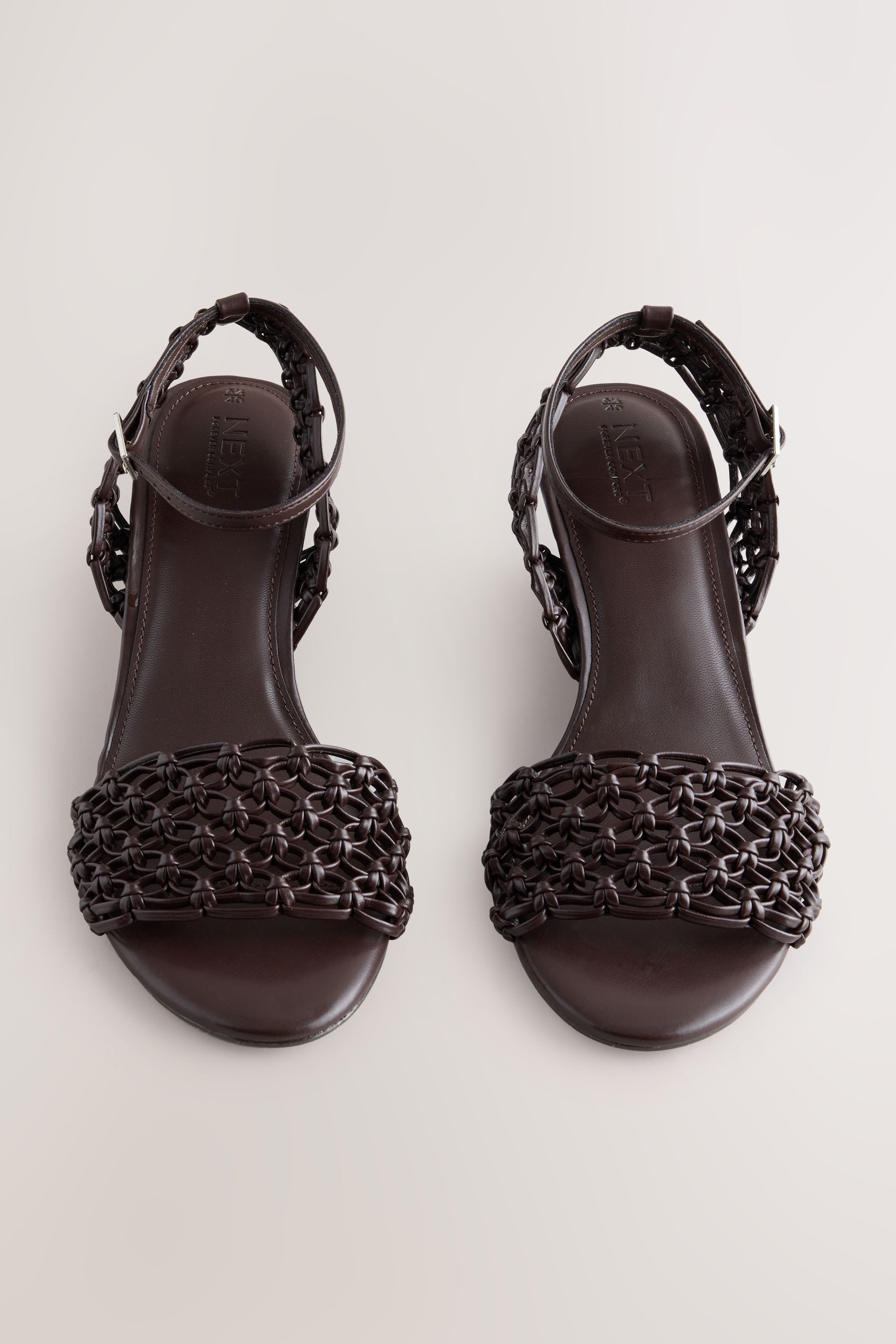 Next Forever Comfort® Wedges im Flechtdesign mit Blume Keilsandalette