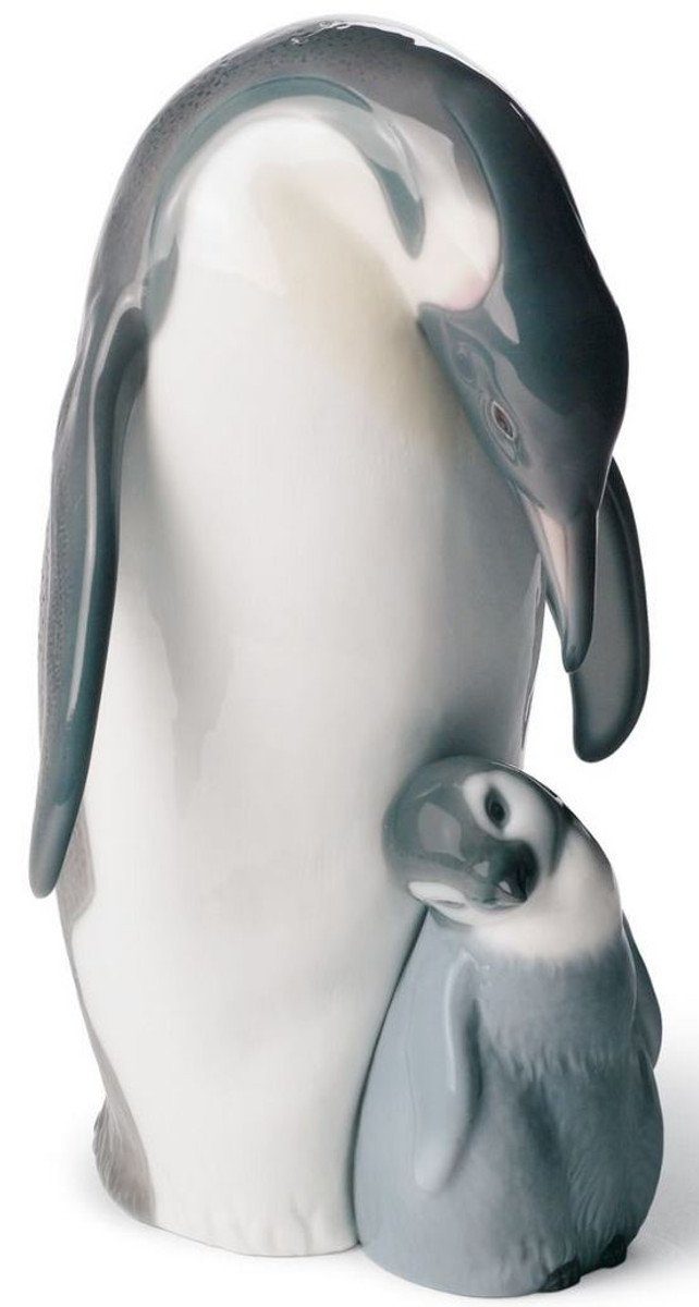 Casa Padrino Dekofigur Casa Padrino Luxus Porzellanfigur Pinguin Mutter mit Kind Grau / Weiß / Schwarz 16 x H. 22 cm - Luxus Qualität