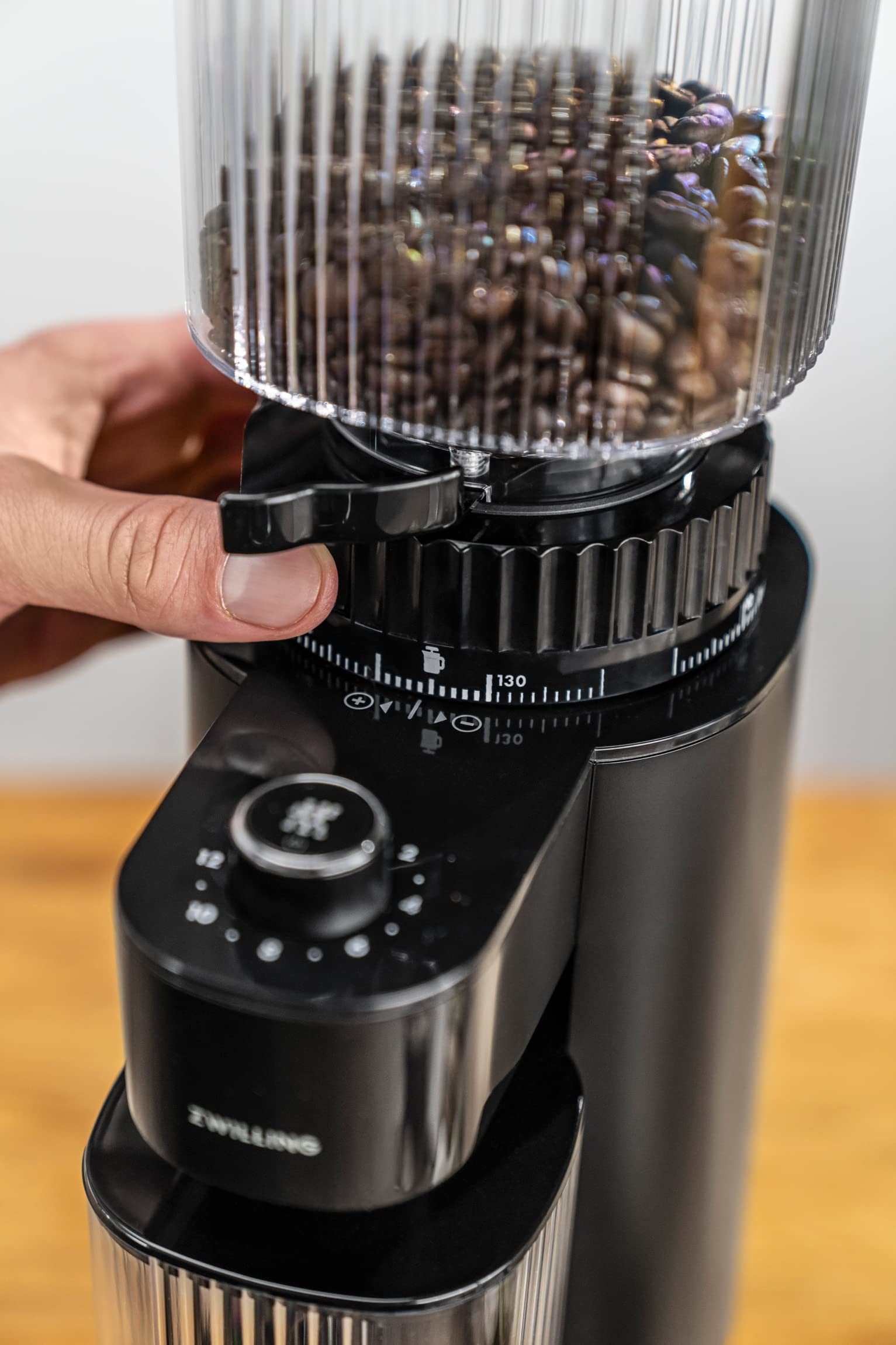 Zwilling Kaffeemühle Enfigy schwarz, 135 Watt, 140 Mahlgradeinstellungen, Edelstahl-Kegelmahlwerk