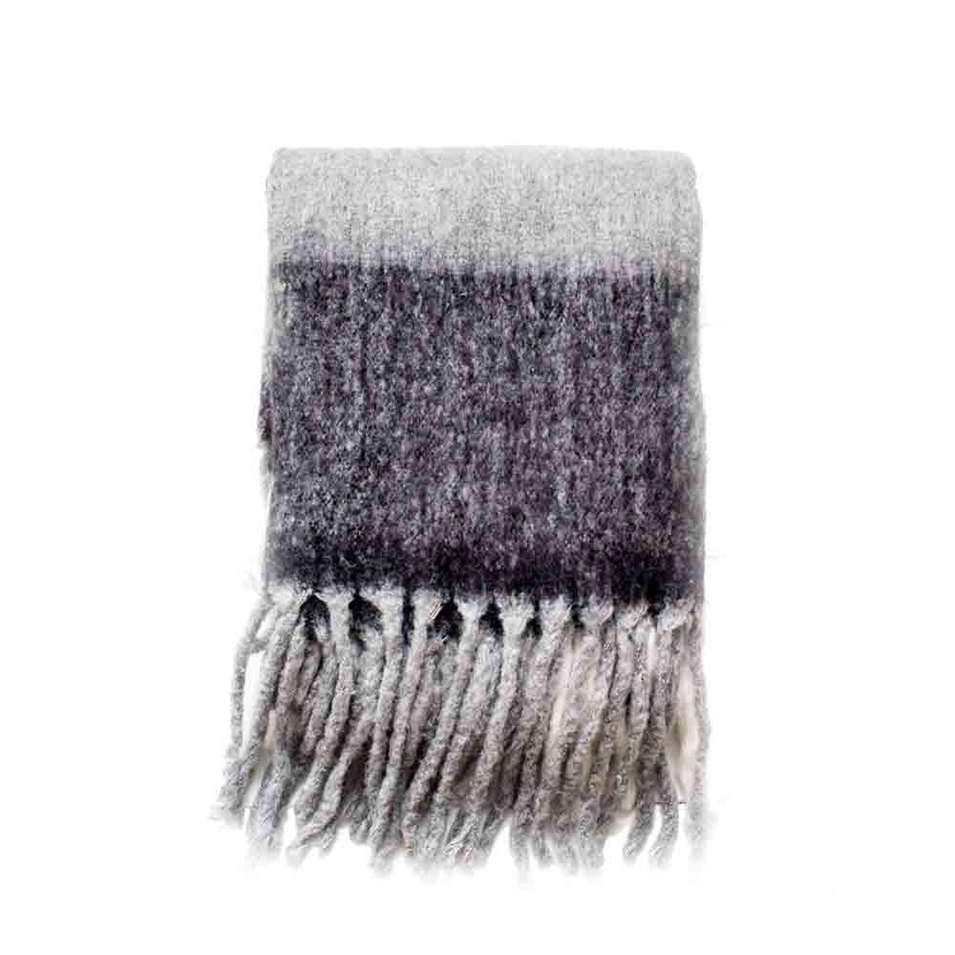 Wohndecke Wohndecke weich kuschelig Plaid mit Fransen weiß grau, auch als Tagesdecke nutzbar. Reduzierter Preis € 49,00. Unverbindliche Preisempfehlung € 59,00, (€ 49,00 pro 1 Stk)