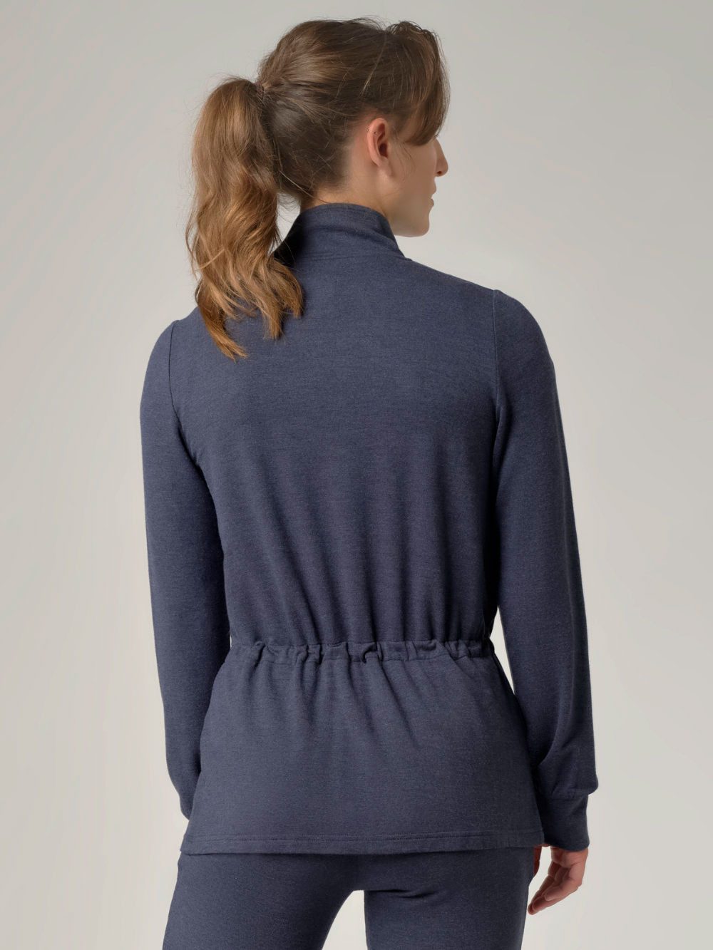 comazo Sweatjacke mit Stehkragen – taillierbar durch Tunnelzug, komfortabel & modern – Bild 2 von 4