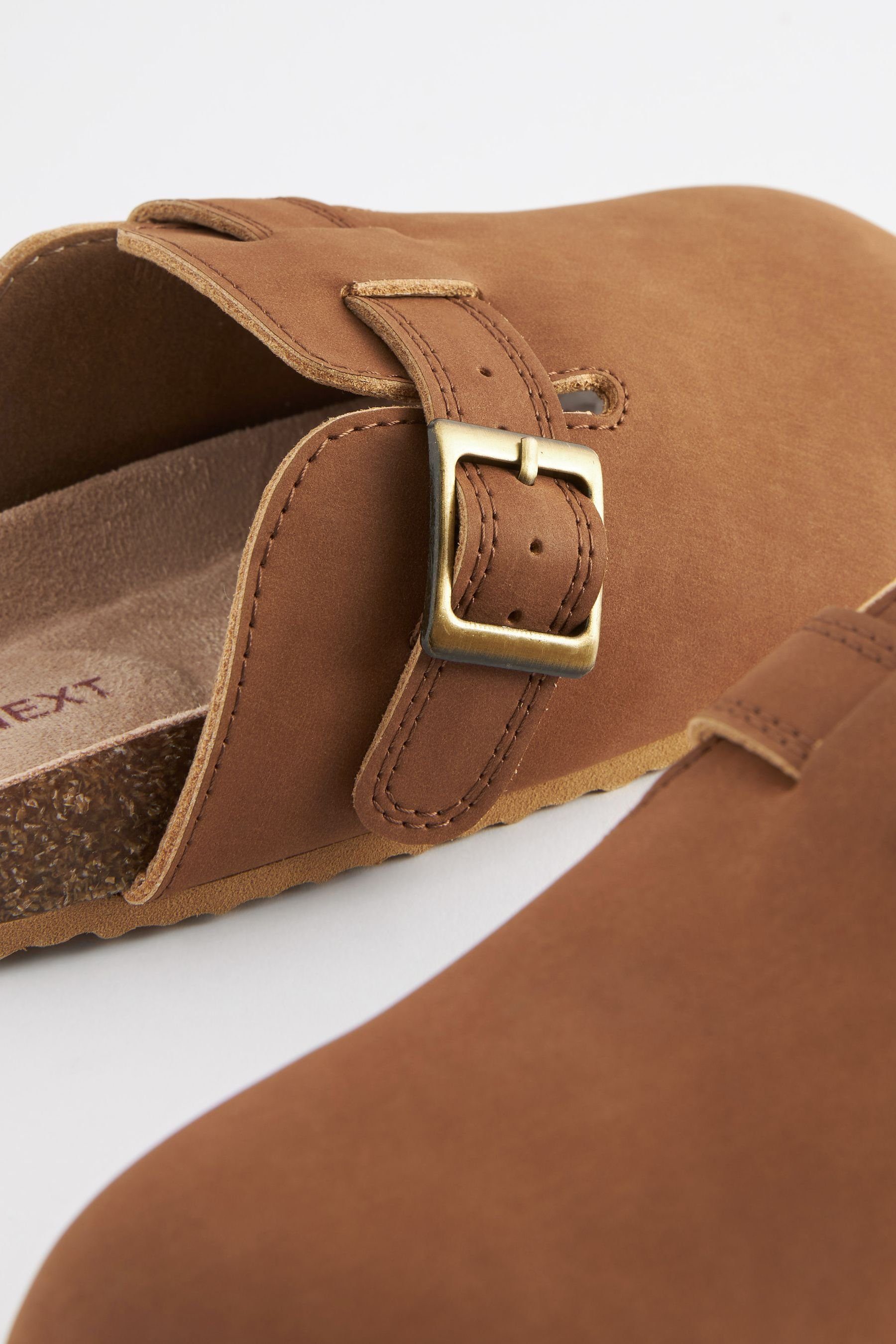 Next (1-tlg) Clog Clogs Tan mit Brown Korkfußbett