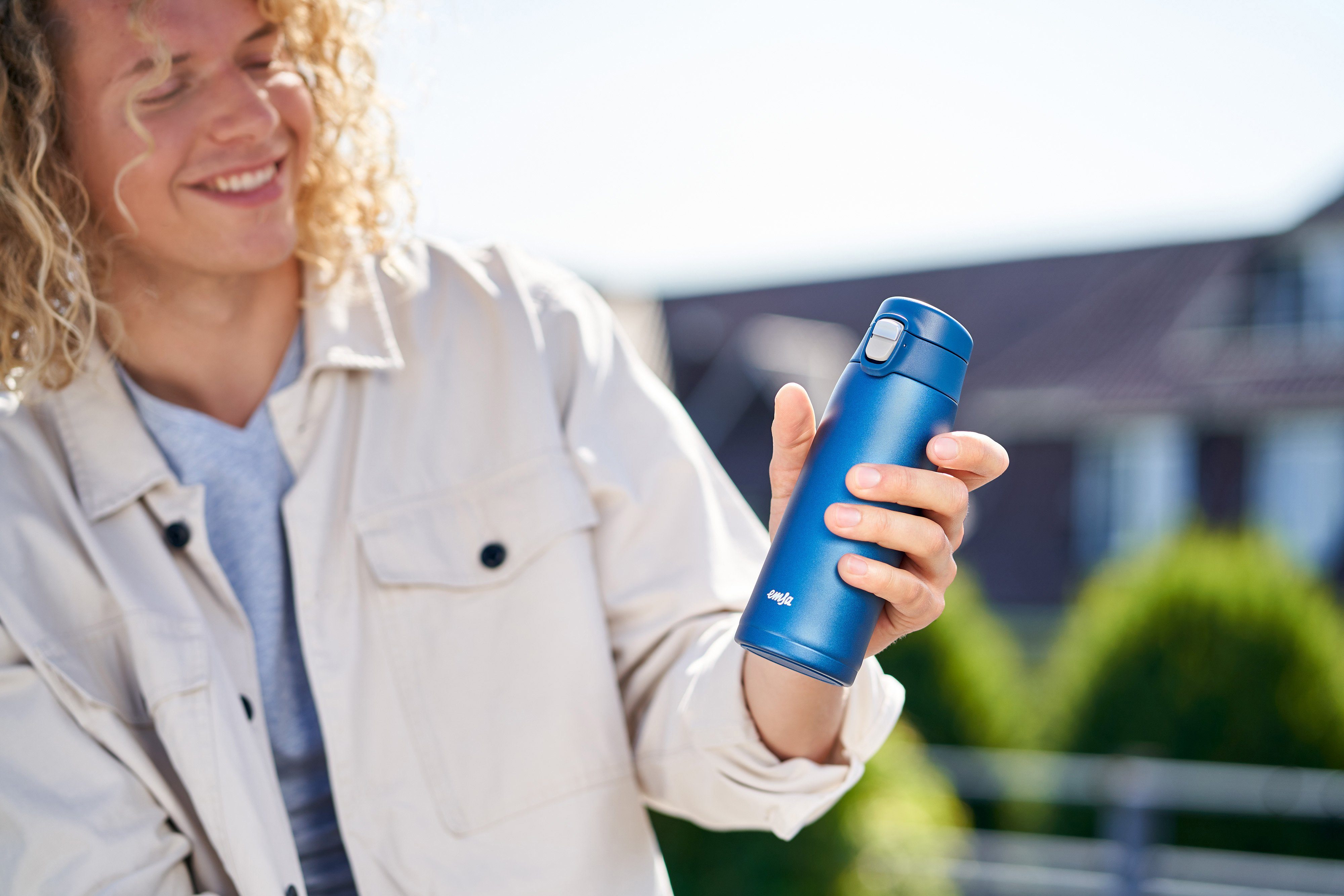Emsa Thermobecher Travel Mug 0,4L, dicht, 8h 100% warm/16h Kunststoff, Light, blau kalt Edelstahl, Edelstahl