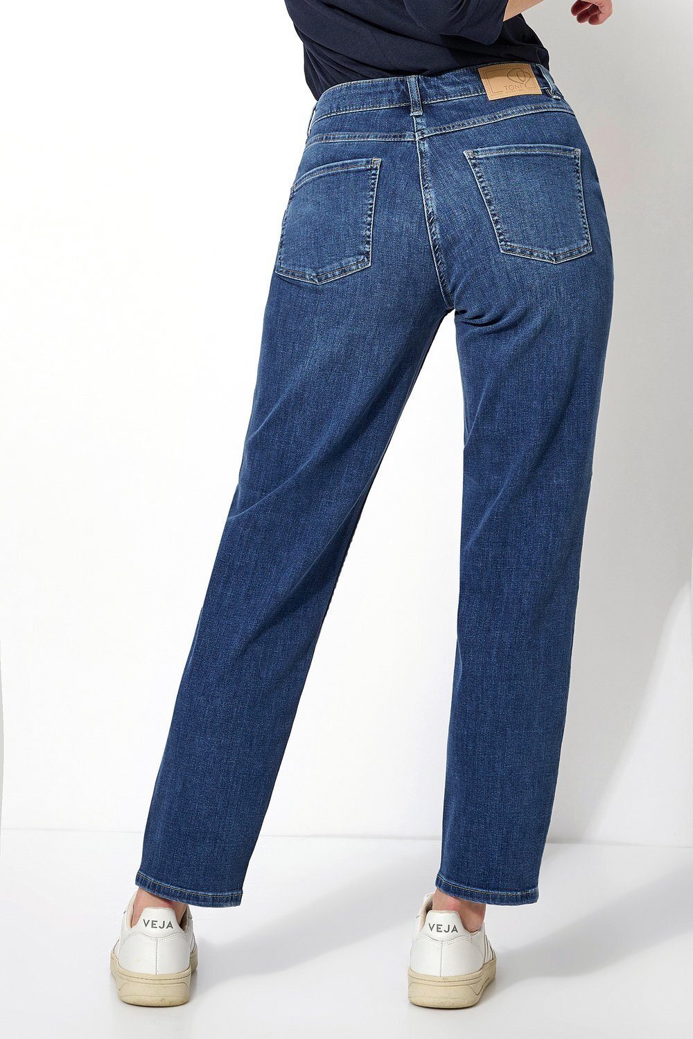 mit Happy mittelblau TONI 554 entspannter Oberschenkelweite - Comfort-fit-Jeans