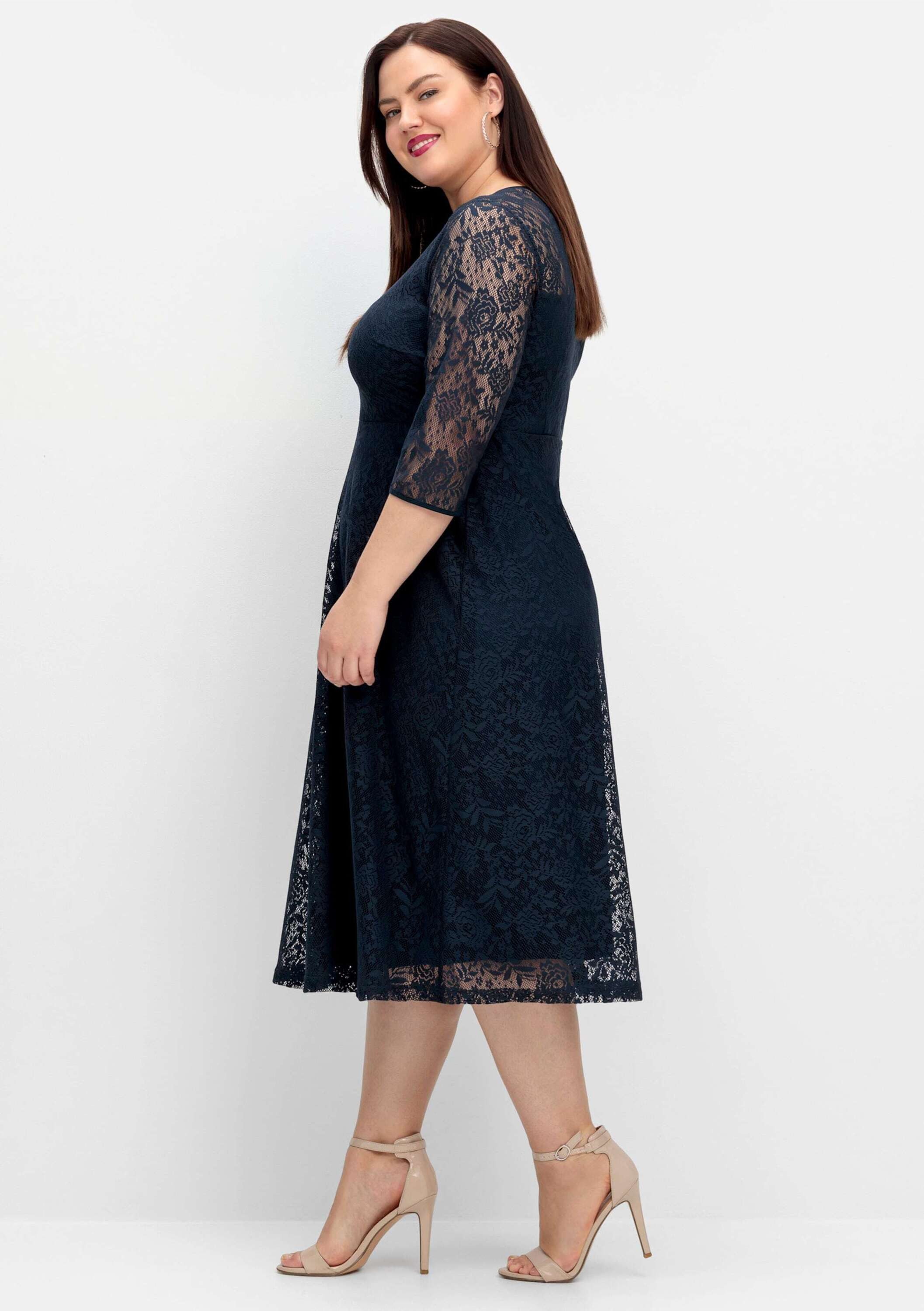 Sheego Etuikleid Cocktailkleid 3/4-Arm aus floraler Spitze, blickdicht gefüttert