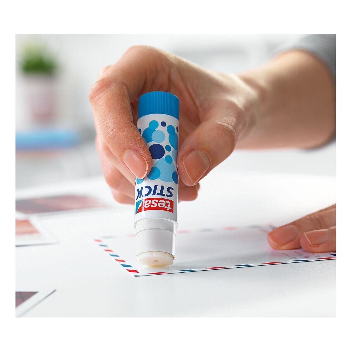 tesa Klebestift Stick ecoLogo®, (3-tlg), 3er Set, Steckkappe mit Rollstopp, 3x 10 g