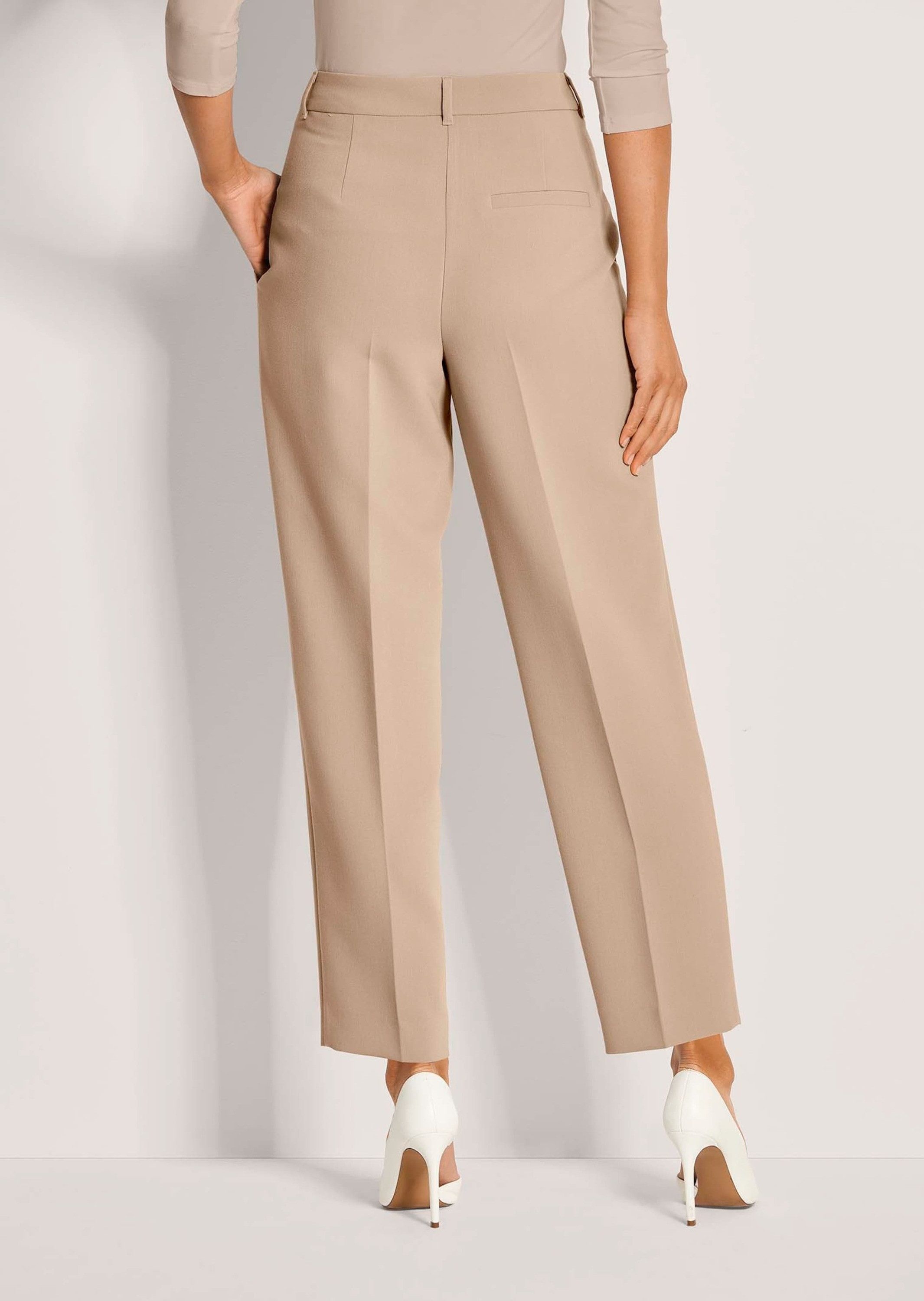 MADELEINE Bundfaltenhose Kurzgröße: Bundfaltenhose mit Stretch-Komfort Schmal zulaufende Businesshose mit Bundfalten, Bügelfalten, 7/8-Länge