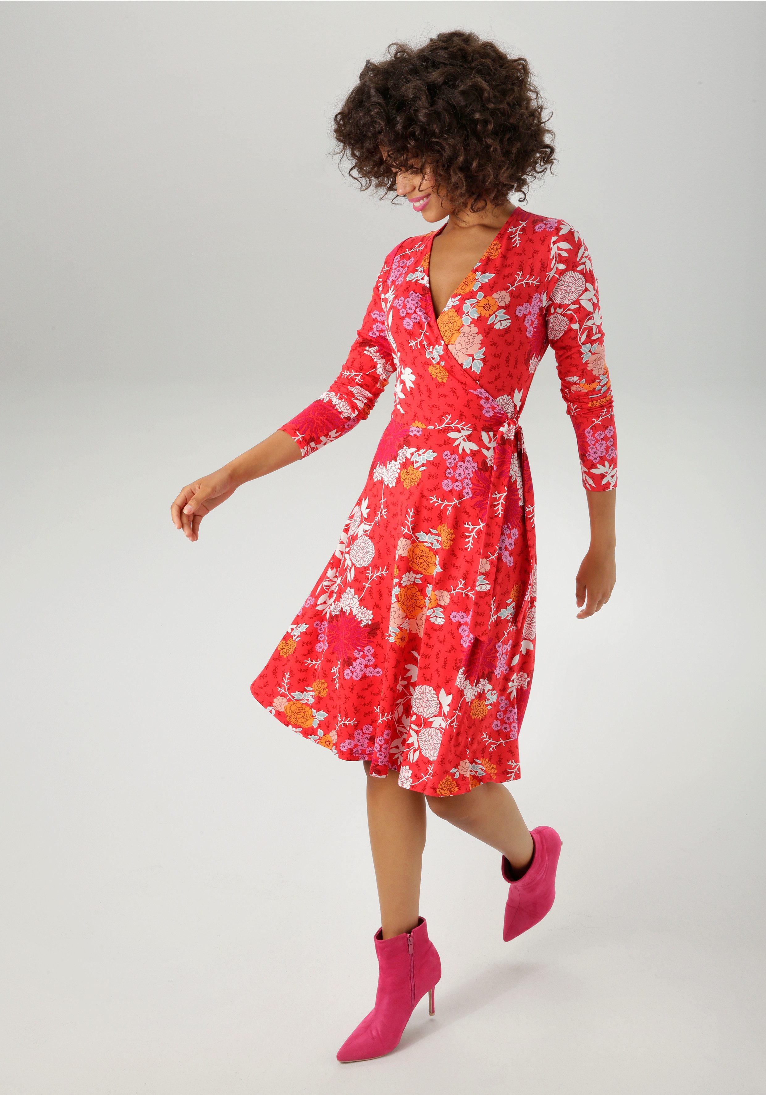 Aniston CASUAL Jerseykleid mit fantasievollem Blumendruck- jedes Teil ein U günstig online kaufen