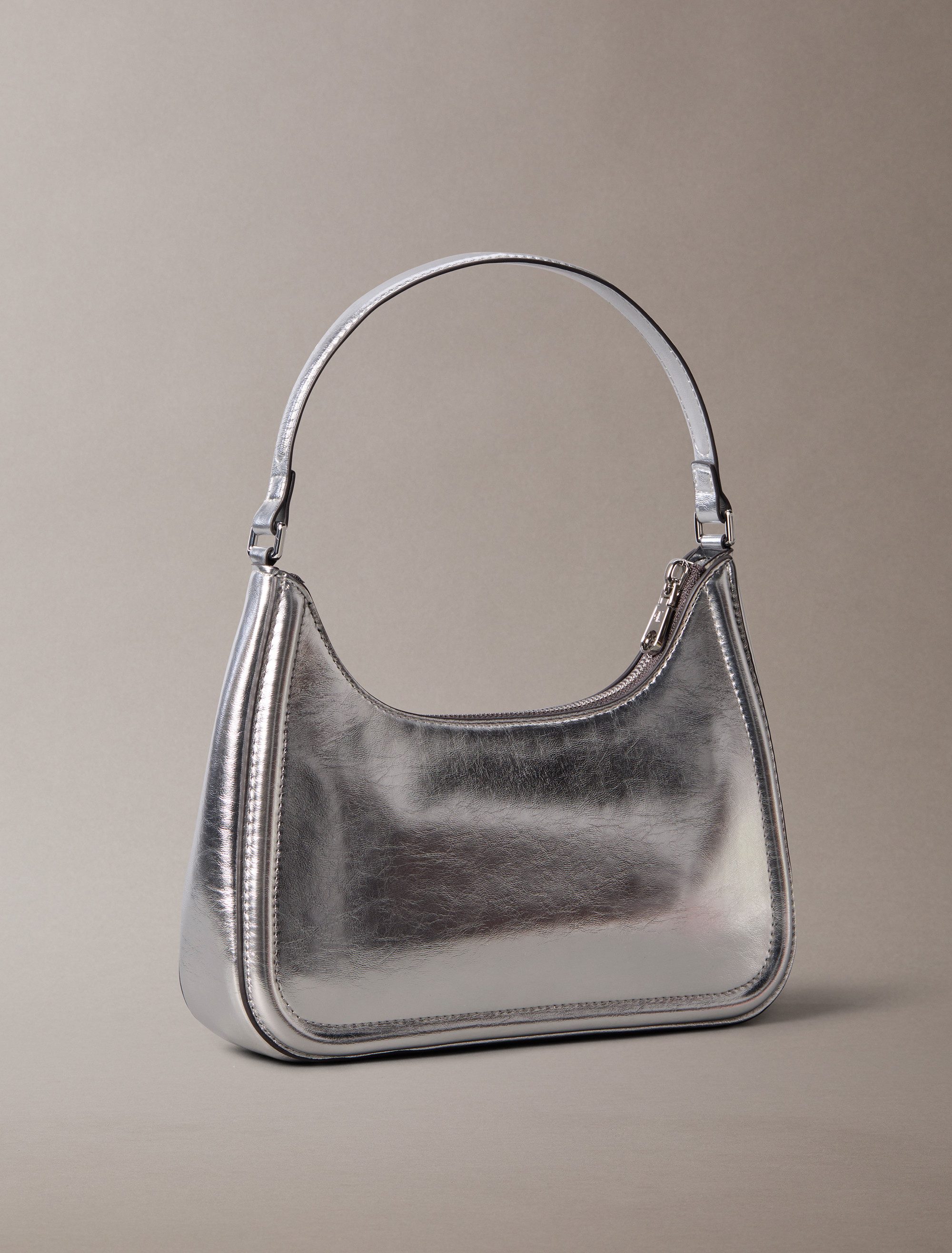 Calvin Klein Schultertasche BOLD CK METALLIC SHOULDER BAG, Dmaen Tragetasche, Handtasche, Abendtasche mit CK-Logoprägung