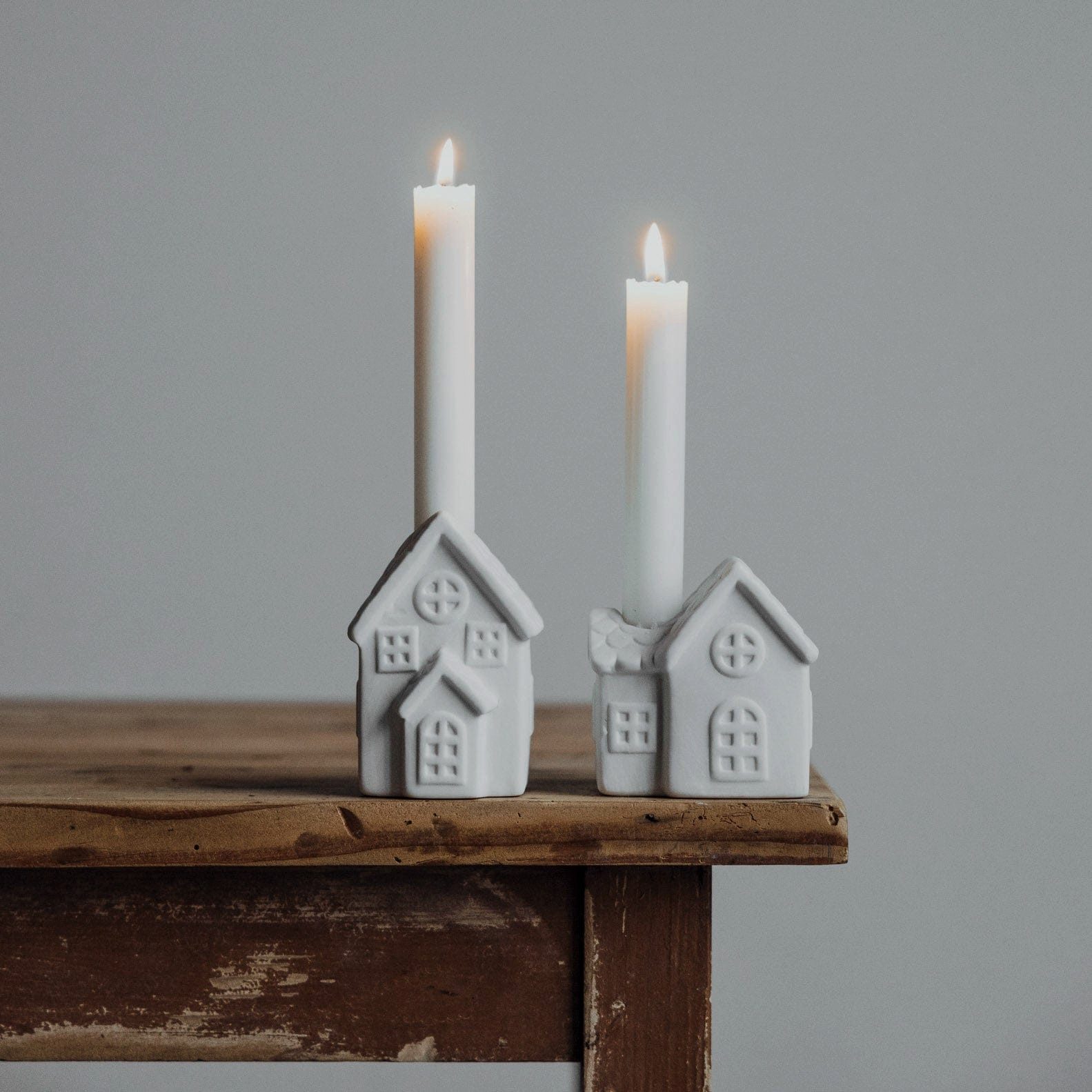 Storefactory Kerzenhalter Haus Ljusstaden für 1 Stabkerze in weiß