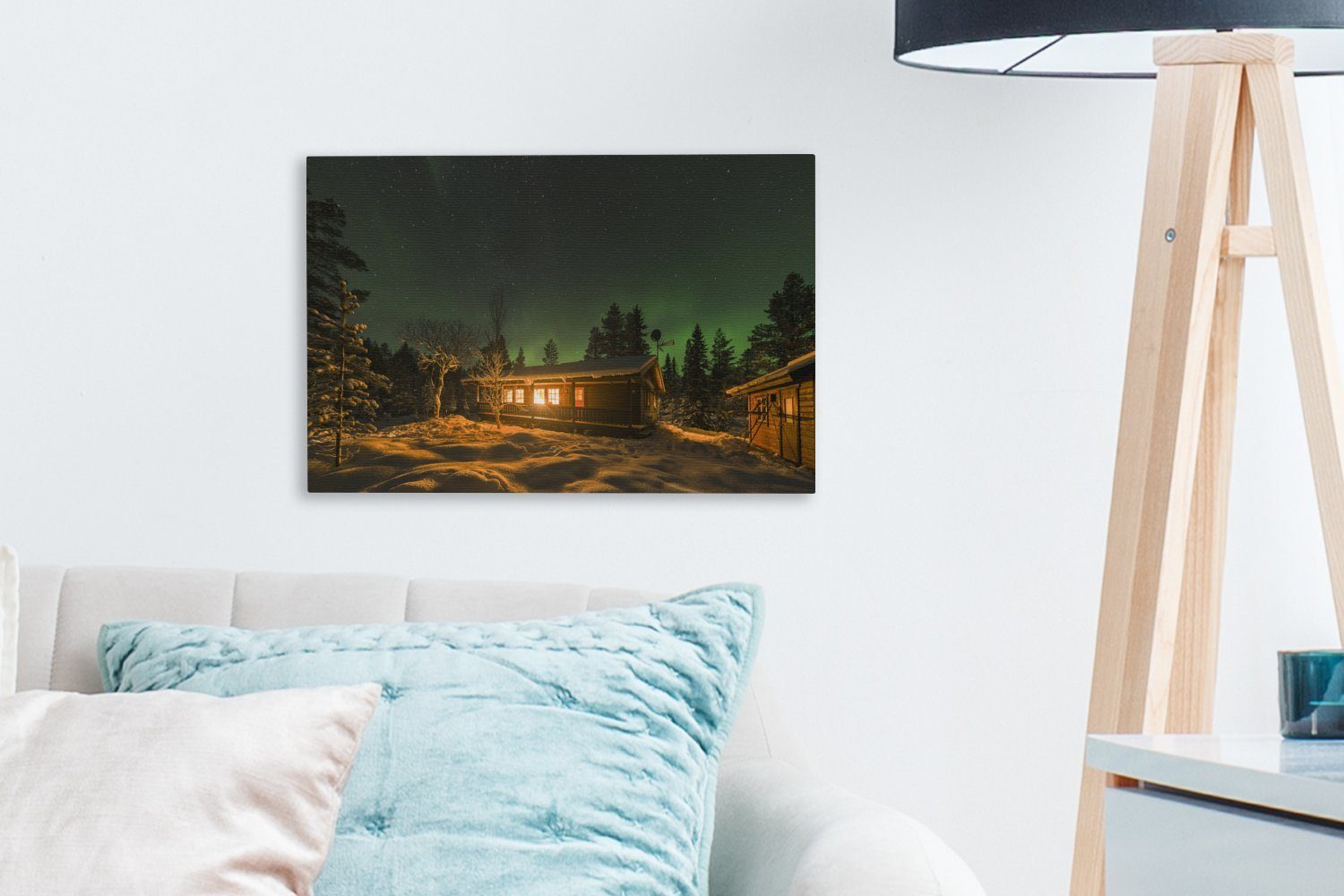OneMillionCanvasses® Leinwandbild Nordlicht in einer Wanddeko, Wandbild Blockhütte in Leinwandbilder, Schweden, 30x20 (1 Aufhängefertig, cm St)