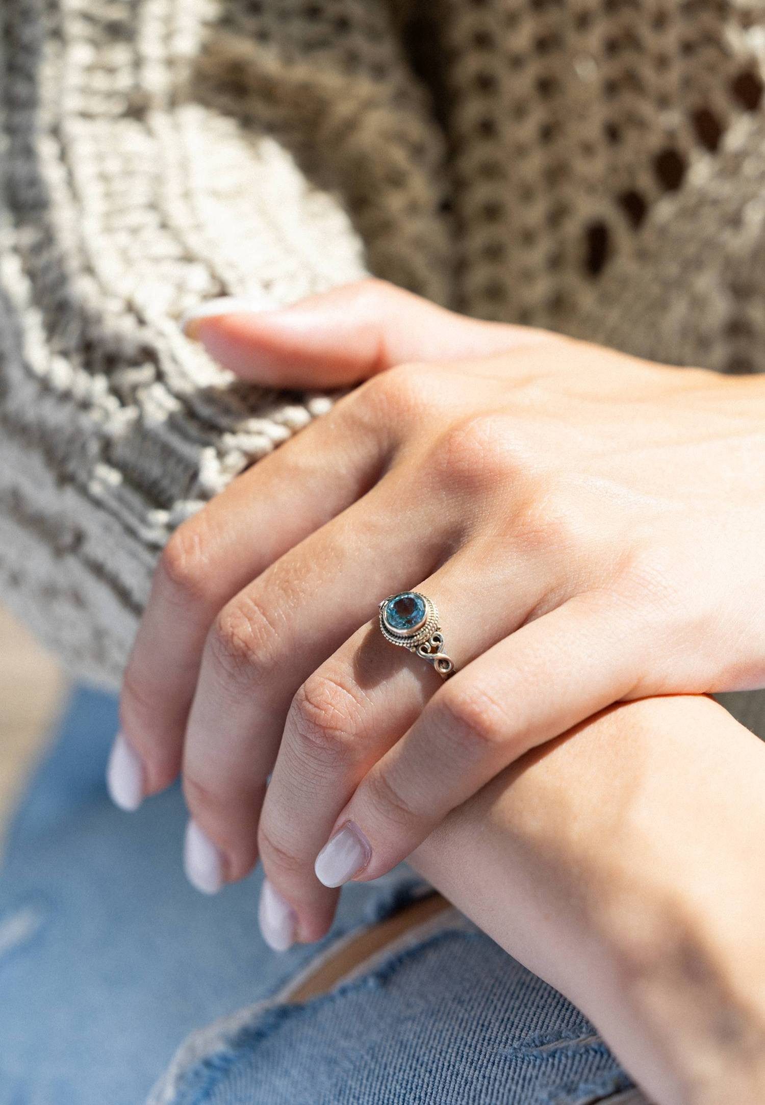 mantraroma Silberring BAGHIMI rund aus 925 Silber mit blau Topas (Ring mit Schmuckbeutel), Damenring aus 925er Silber – Bild 5 von 5