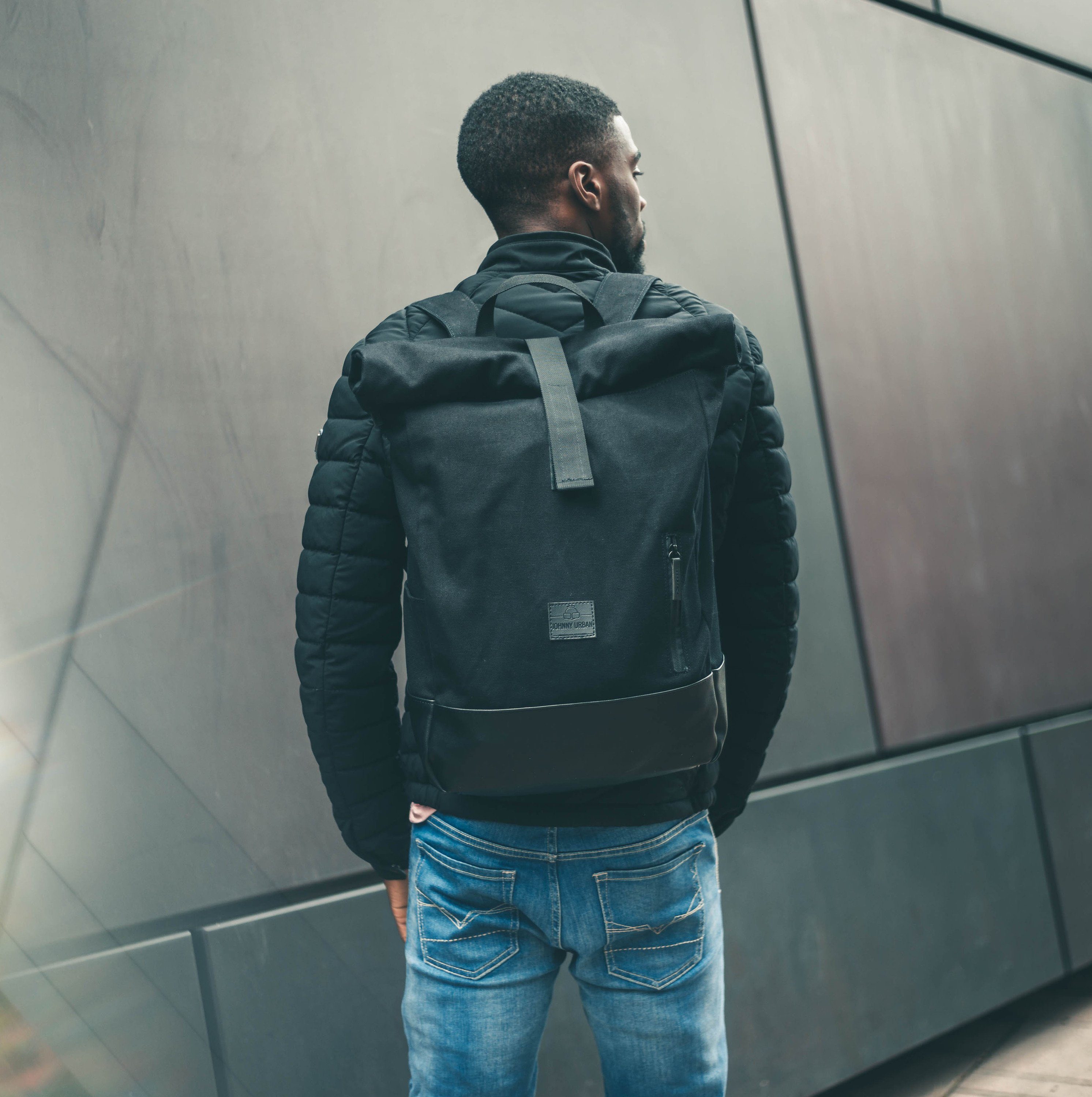 Johnny Urban Cityrucksack Adam Large, Rolltop Damen Herren, Laptop Fach, Wasserabweisend – Bild 2 von 5