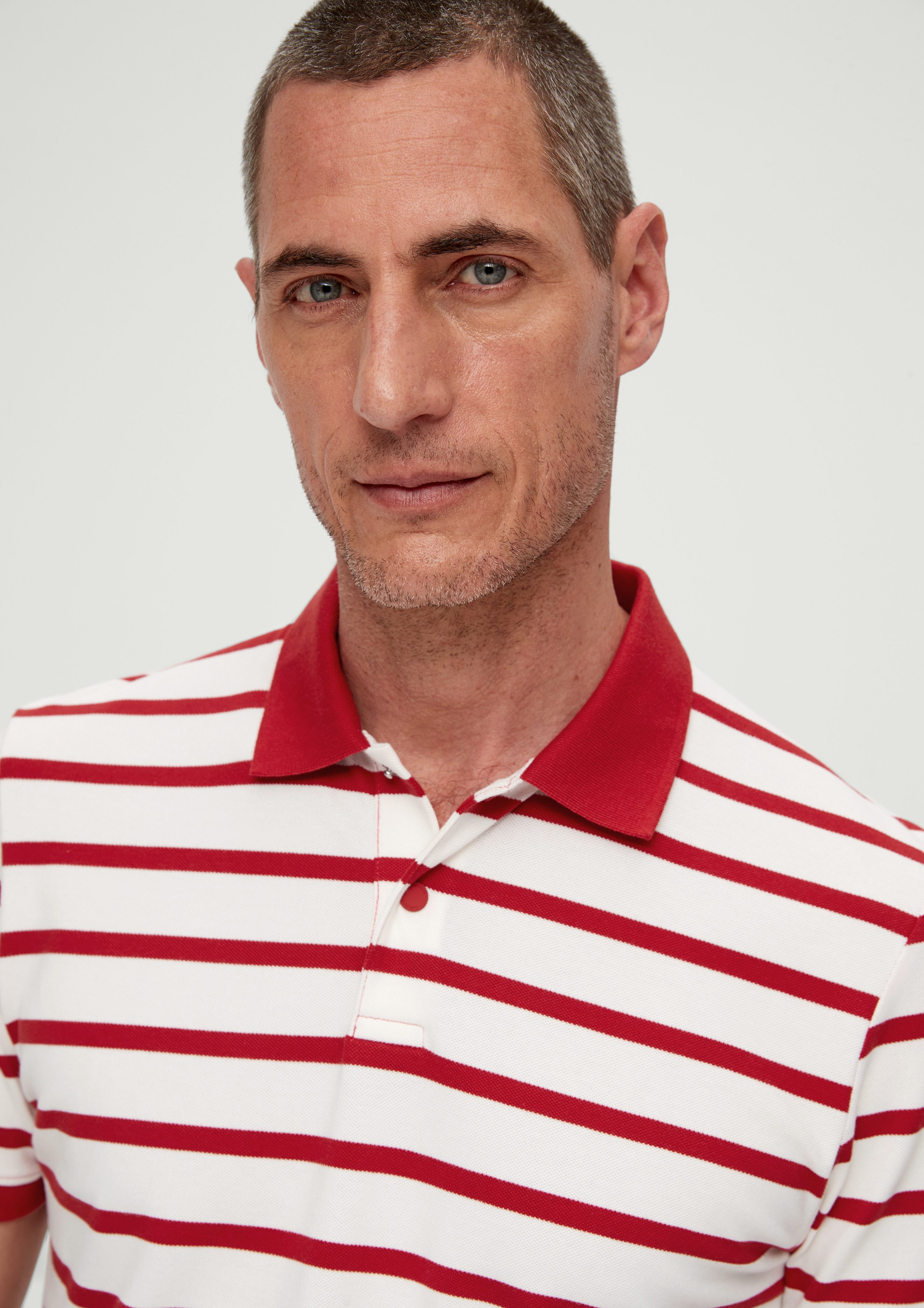 s.Oliver Kurzarmshirt Poloshirt aus Baumwoll-Piqué preiselbeere