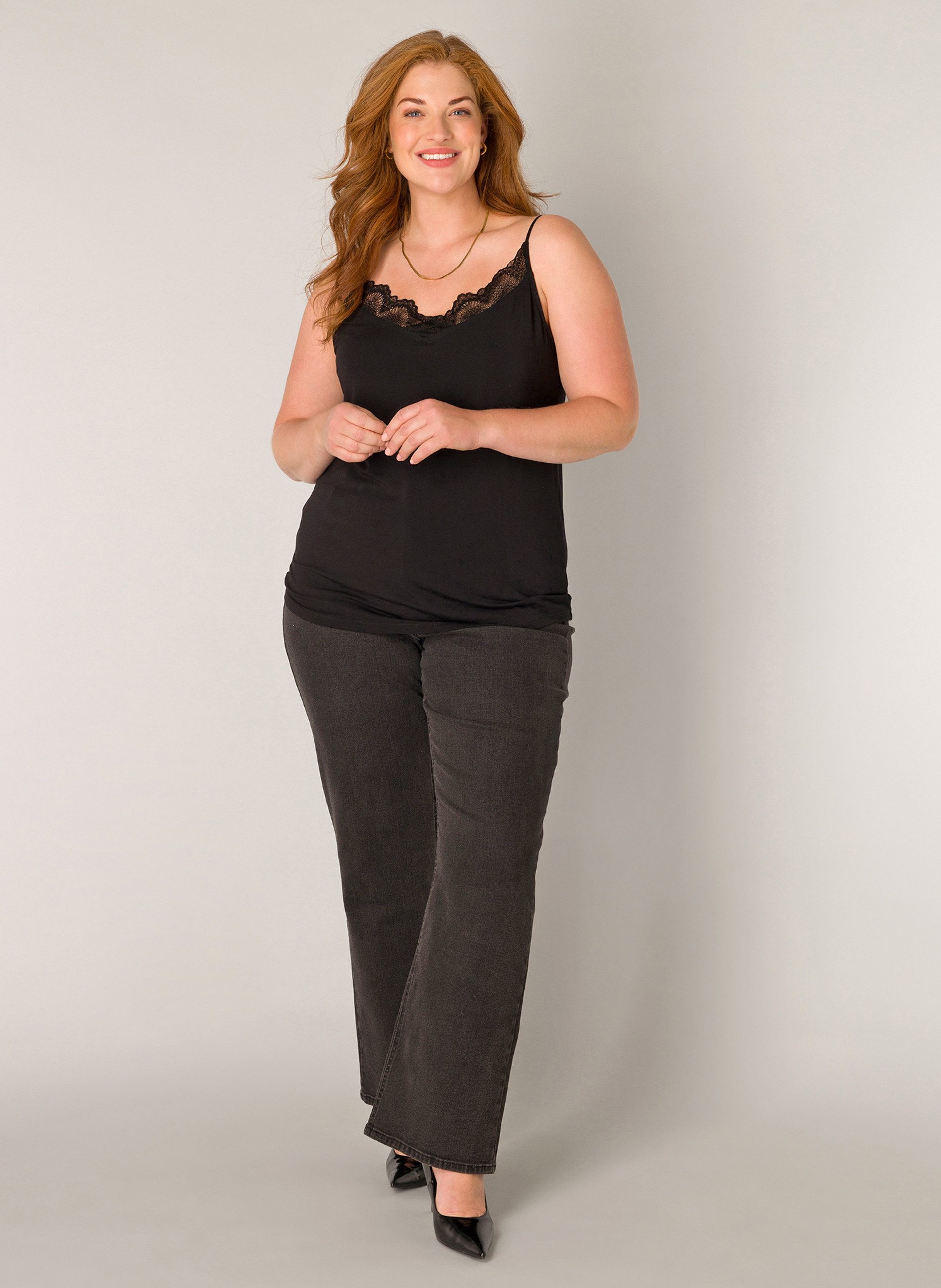 Base Level Curvy Spitzentop mit Spaghetti-Trägern günstig online kaufen