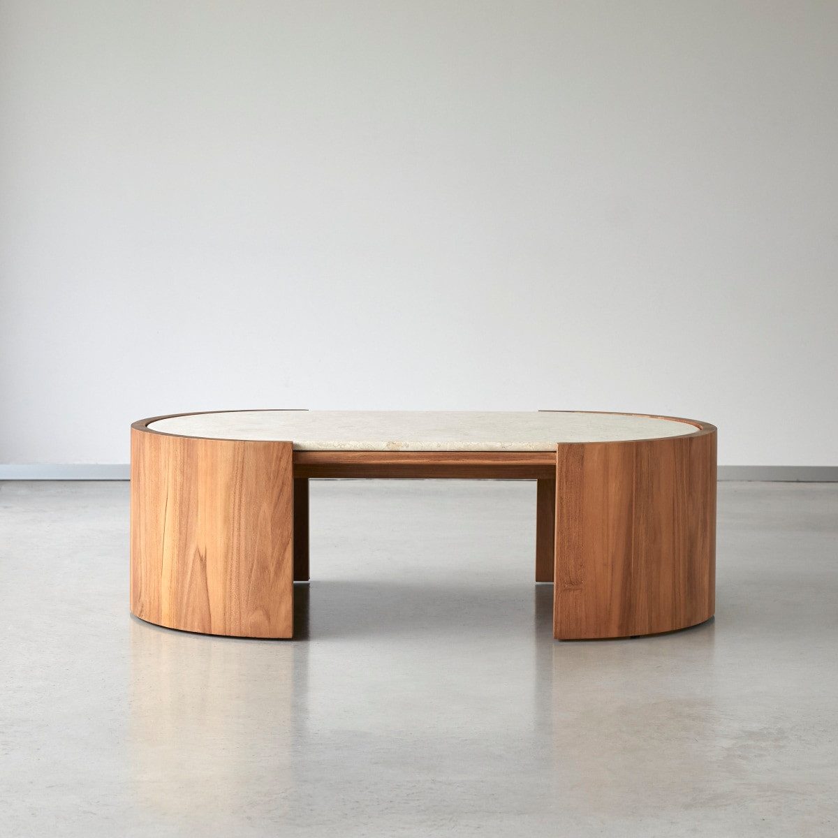 Tikamoon Couchtisch Couchtisch Virgile aus Teakholz und Marmor, 120