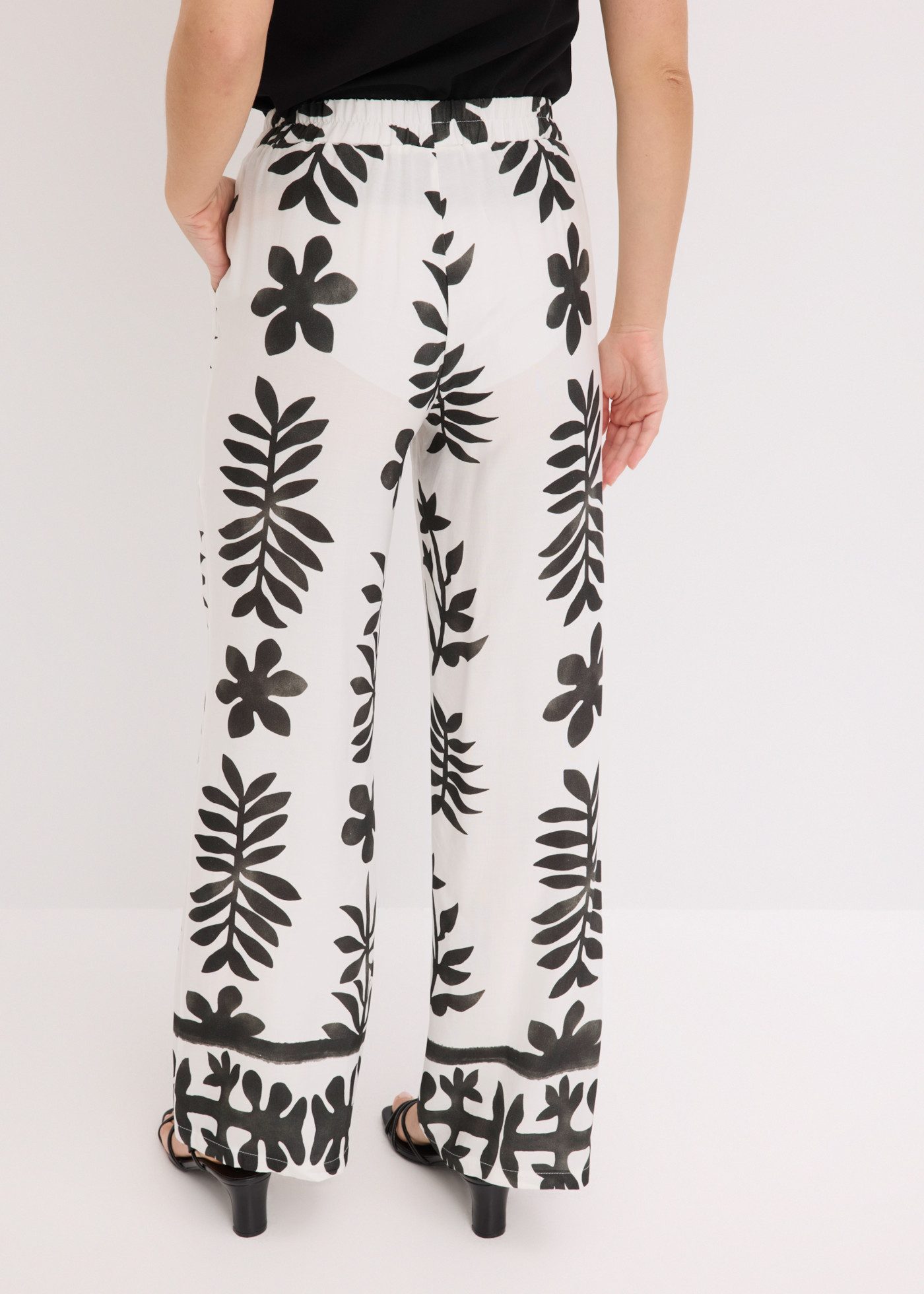 bonprix Stoffhose aus Viskose, mit Gummibund, Loose Fit Passform, bedruckt