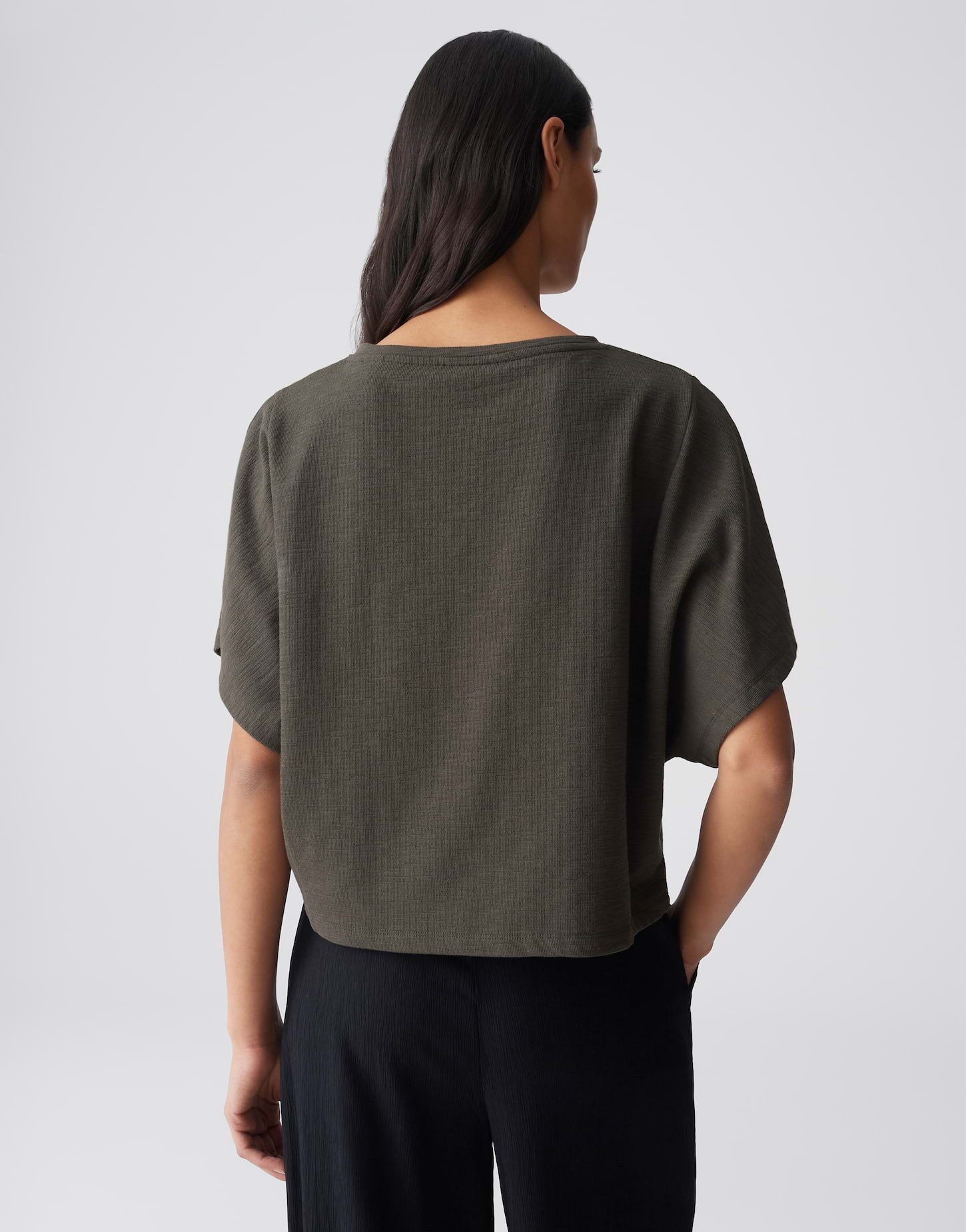 OPUS Kurzarmshirt SOLCHEN mit Oversize-Schnitt U-Boot-Ausschnitt und Teilungsnähte wirken modern