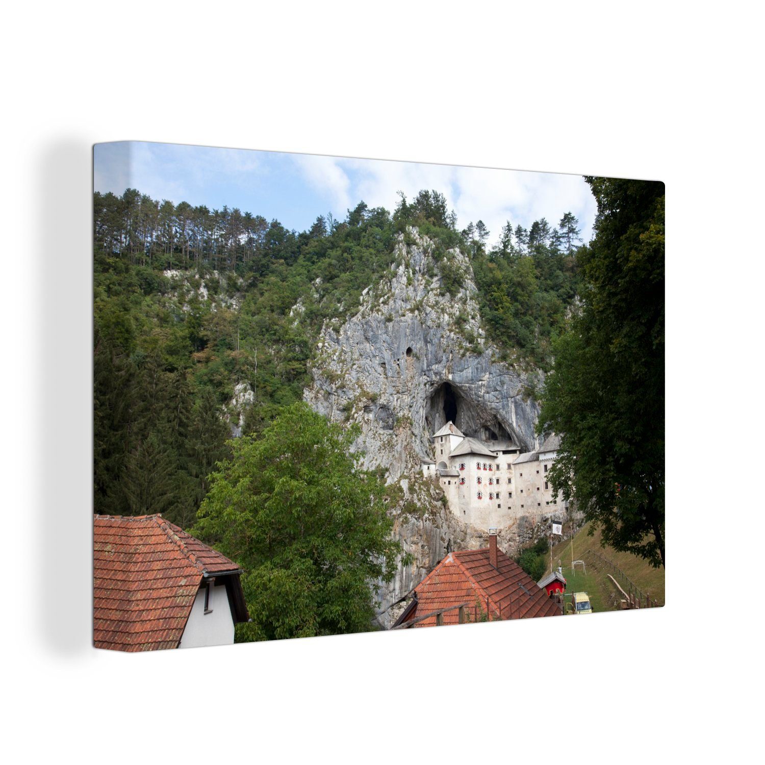 OneMillionCanvasses® Leinwandbild Grad Predjama mit Blick auf die Landschaft in Slowenien, (1 St), Wandbild Leinwandbilder, Aufhängefertig, Wanddeko, 30x20 cm