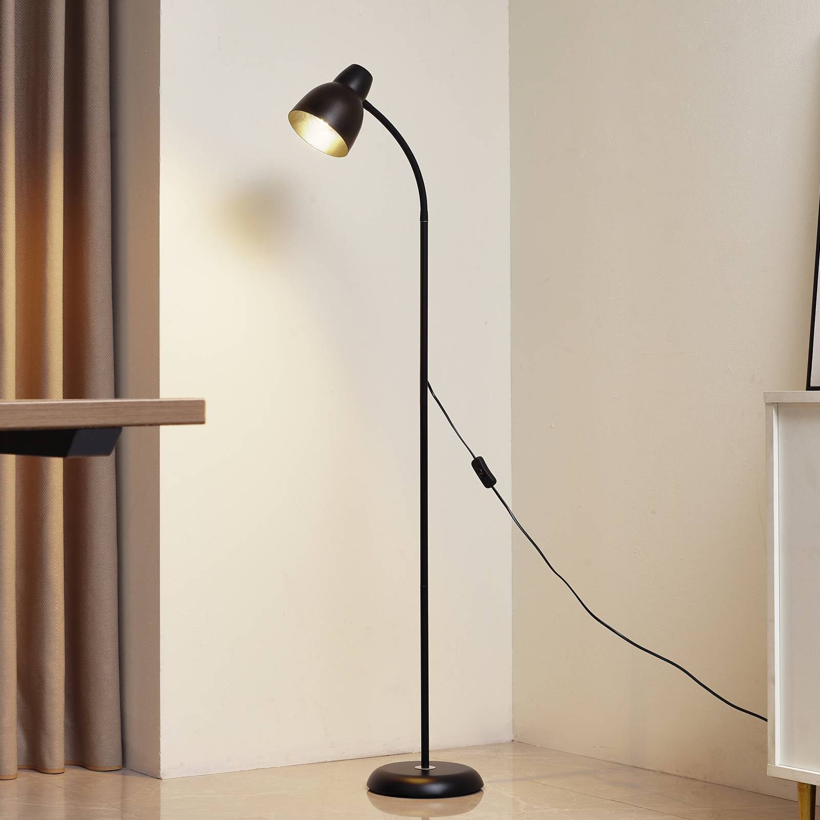 Lindby Stehlampe Tebbi, Metall, Schwarz IP20, 1 x 15 W LED
