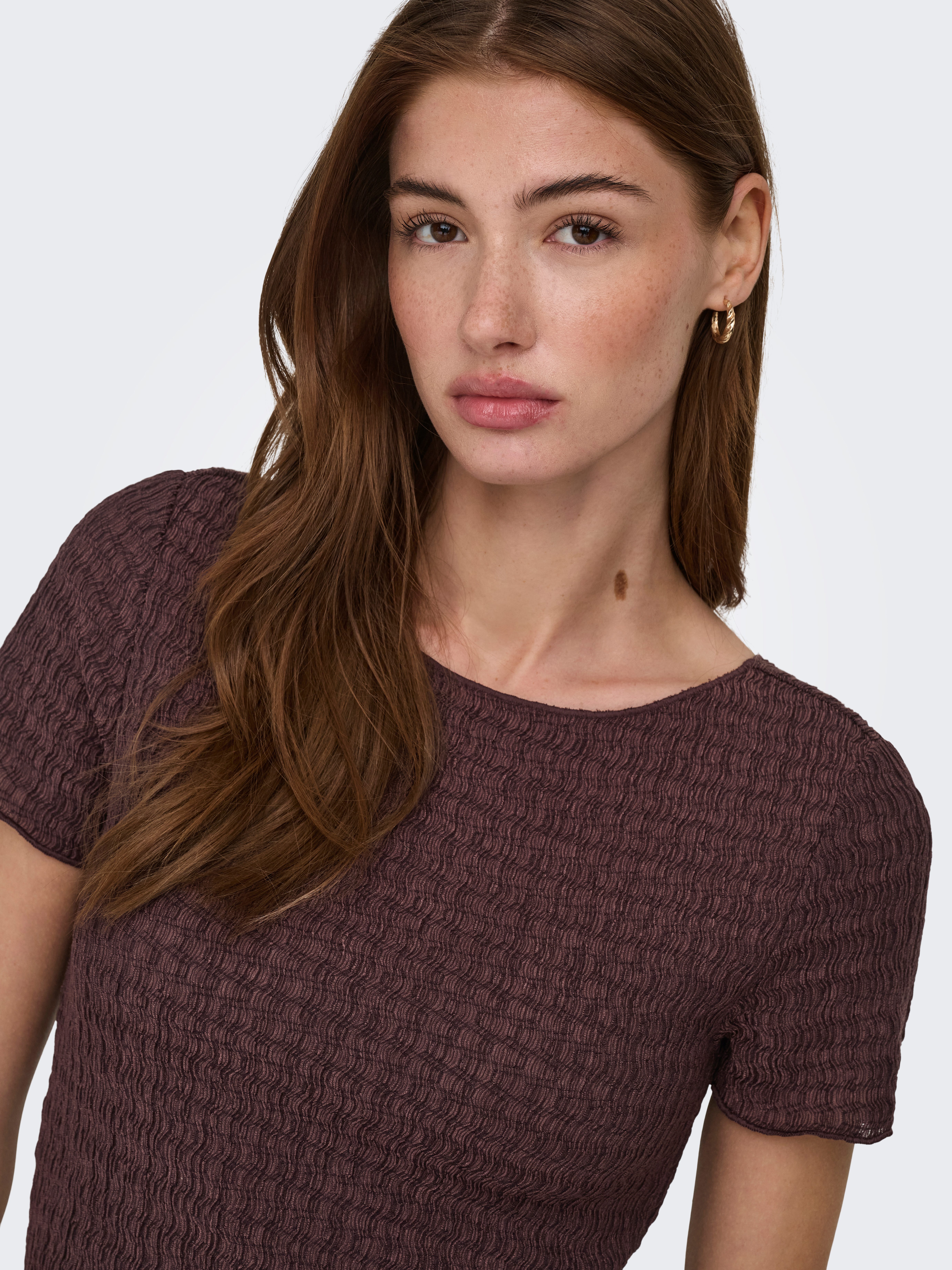 ONLY Kurzarmshirt ONLILSE S/S TOP STRUCTURE JRS NOOS Kunstfaser, regular fit