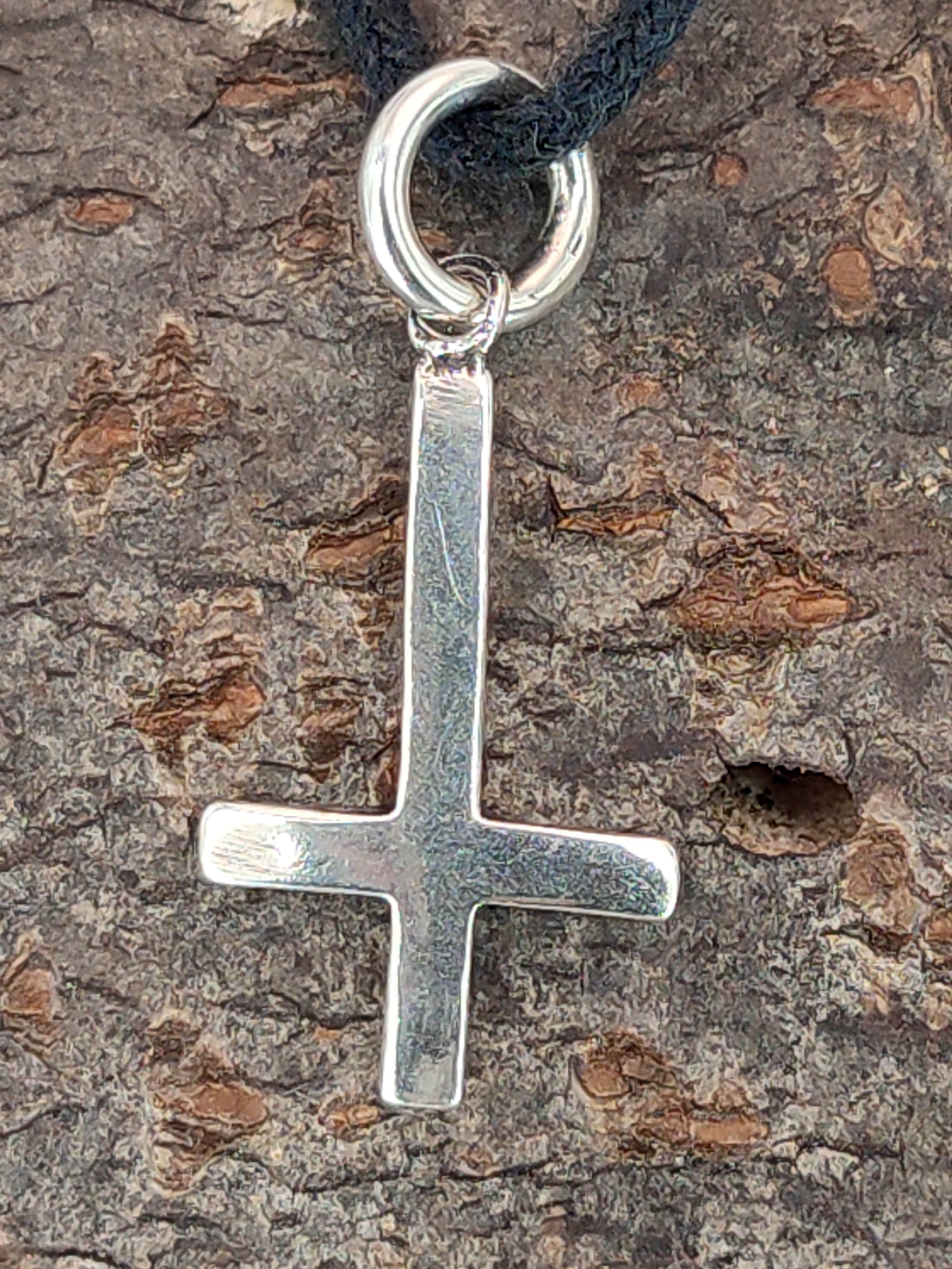 Kiss of Leather Kettenanhänger Si.61 Zierlicher Kreuz umgekehrtes, 925 umgedrehtes (Sterlingsilber) Silber