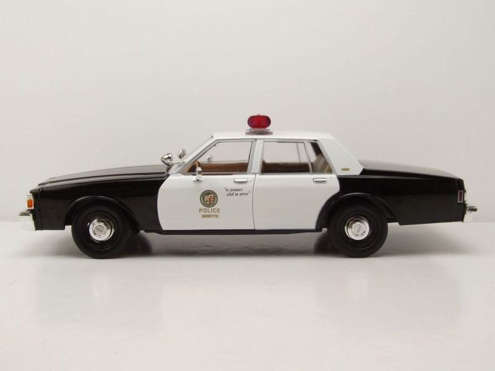 GREENLIGHT collectibles Modellauto Chevrolet Caprice Metropolitan Police 1987 Terminator mit T-1000 Figur, Maßstab 1:18