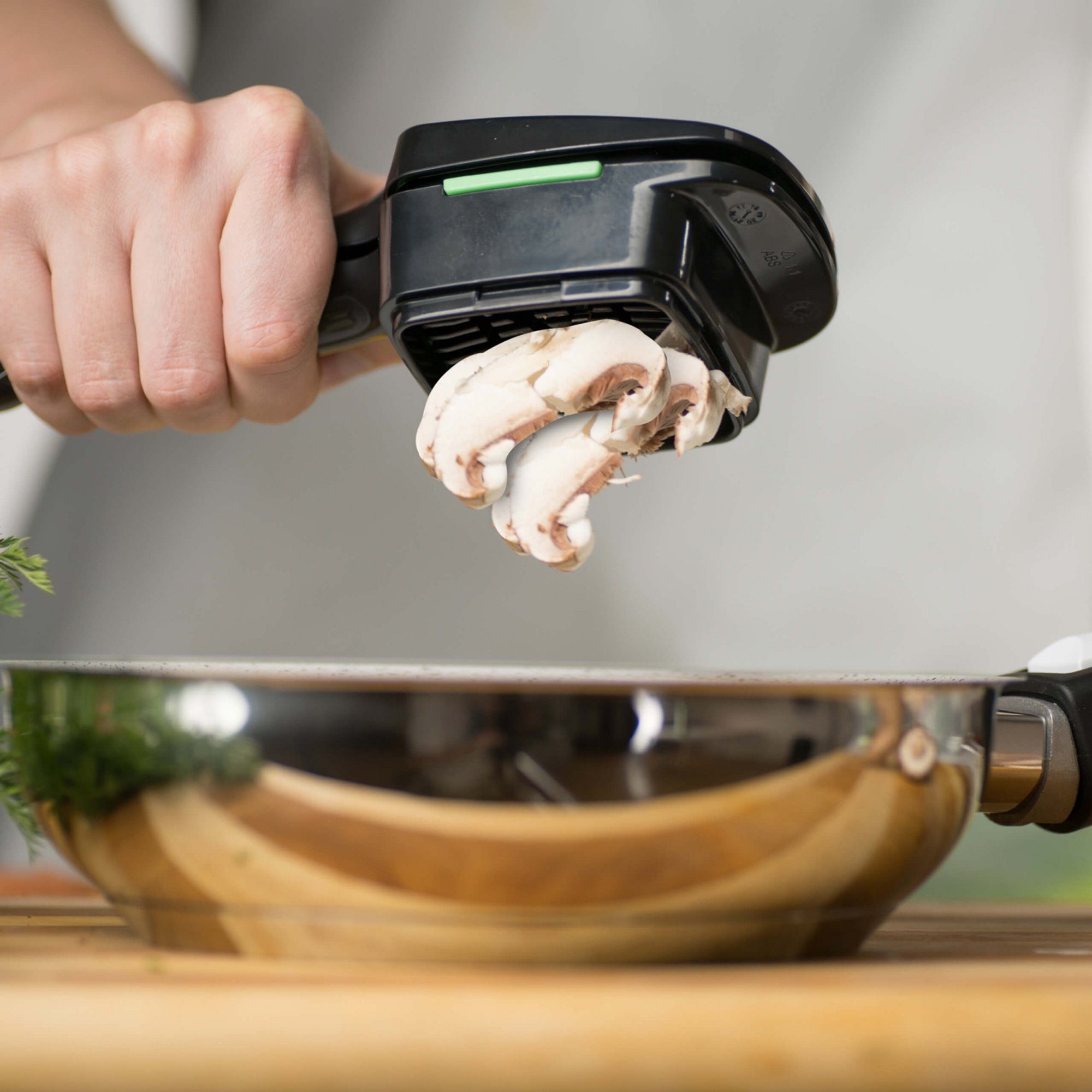 Genius Gemüseschneider Nicer Dicer Quick Zerkleiner Manuell Gemüseschneider in Würfel, Multischneider mit austauschbaren Messereinsätzen – Bild 4 von 5