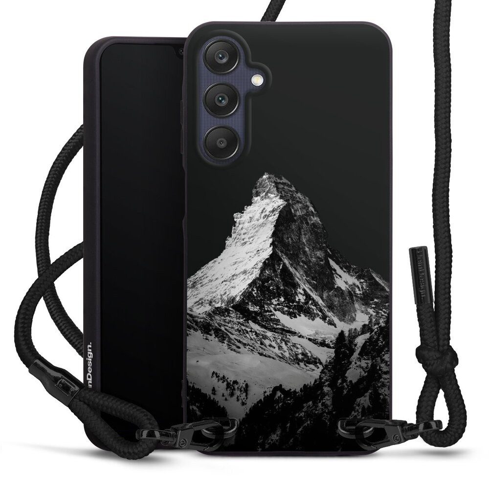 DeinDesign Handyhülle Berg Schnee Alpspitze Snow Capped Mountains Grayscale, Samsung Galaxy A25 5G Premium Handykette Hülle mit Band