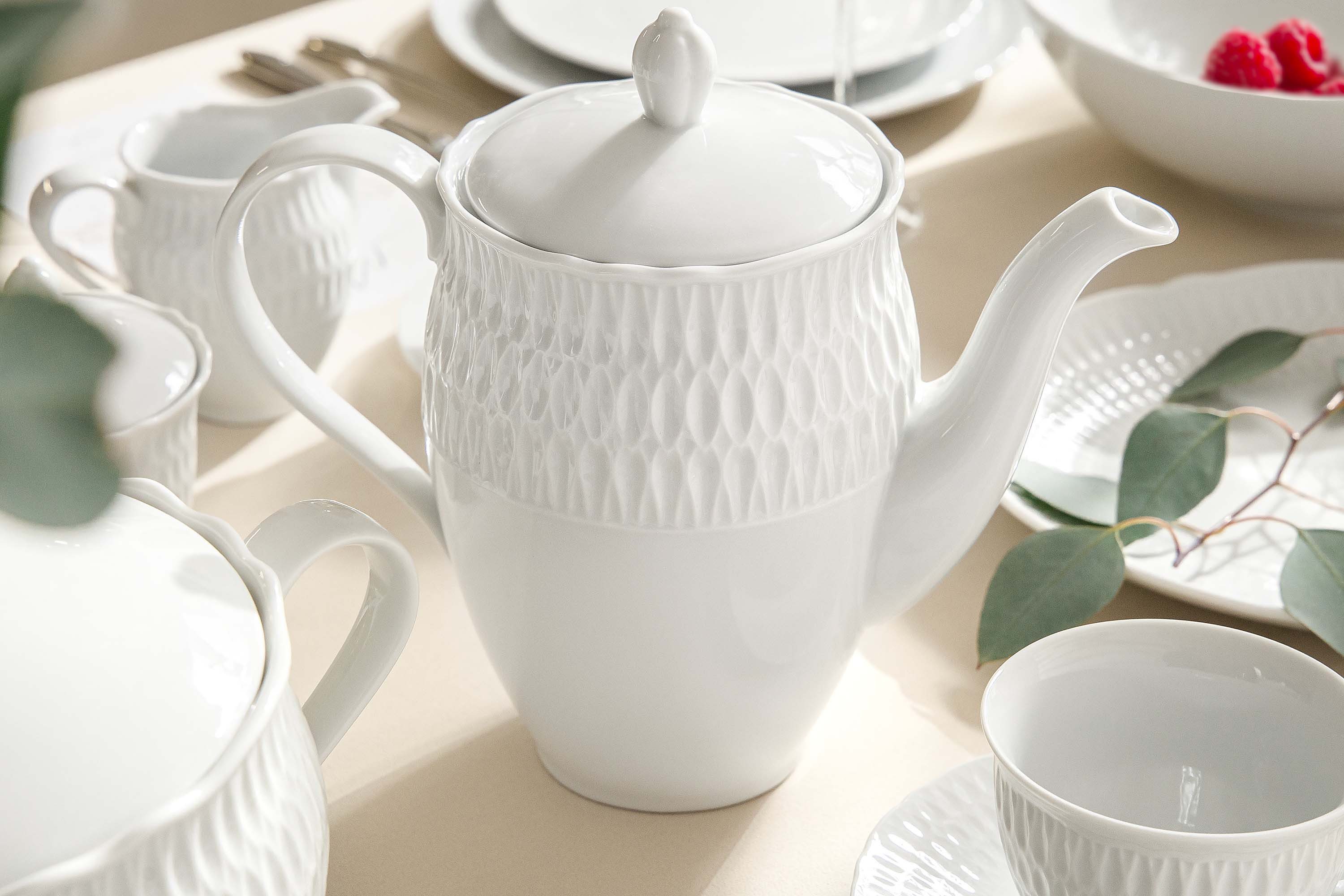 KONSIMO® Teekanne CMIELOW SOFIA Kannen, Kaffeekanne, Porzellankanne, 1600 l, Hochwertiges Premium-Porzellan, mit Deckel, zeitloses Design