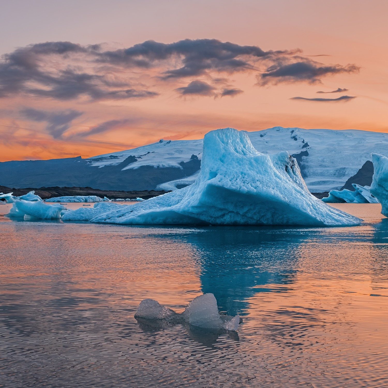 Wallario Möbelfolie Eisberge in der Dämmerung