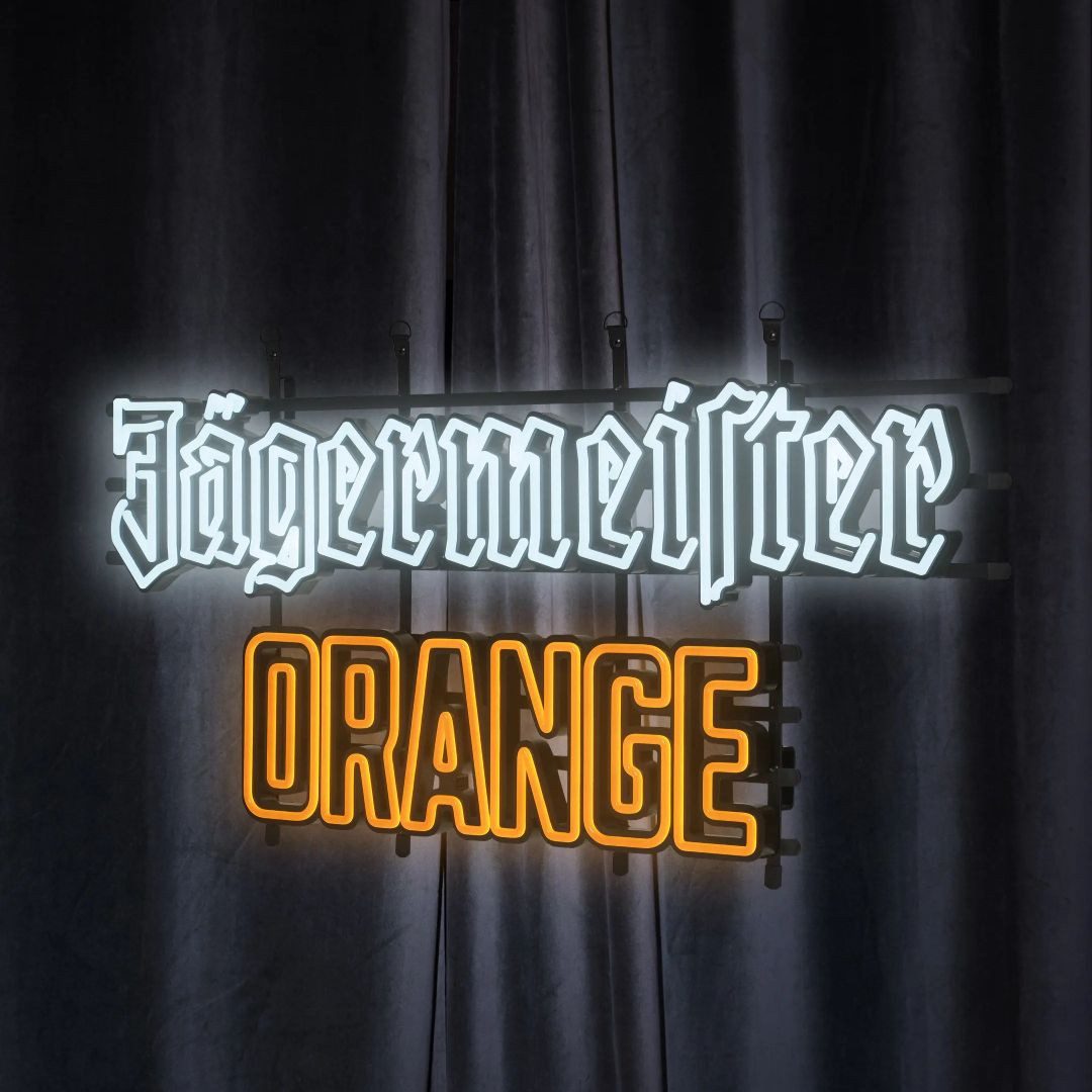 Jägermeister Gläser-Set Jägermeister Neon-Leuchtschild mit Orange-Schriftzug – LED Wanddek