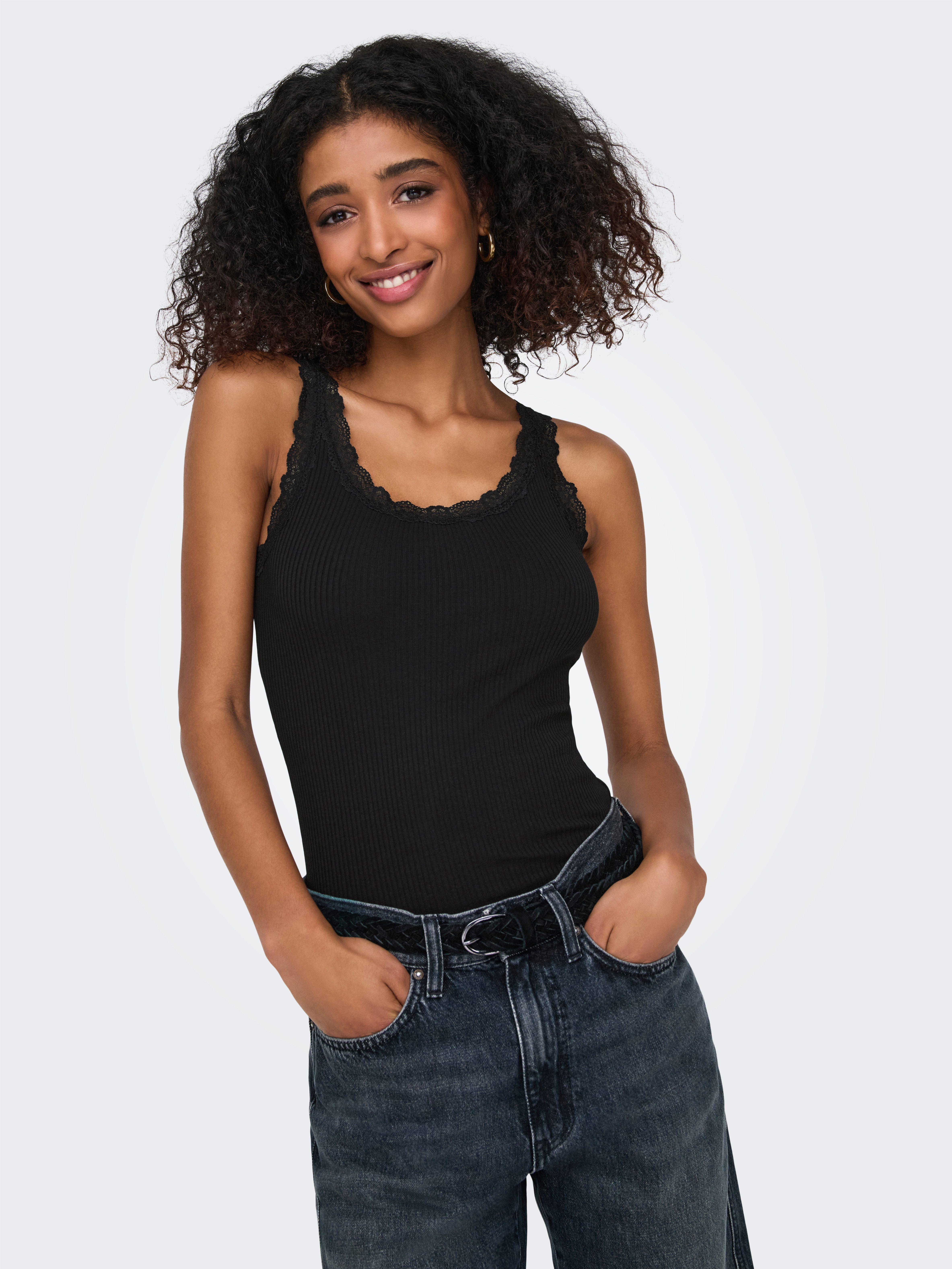 ONLY Tanktop ONLSARA – Tanktop mit Spitzendetail am Ausschnitt Baumwollmisc günstig online kaufen