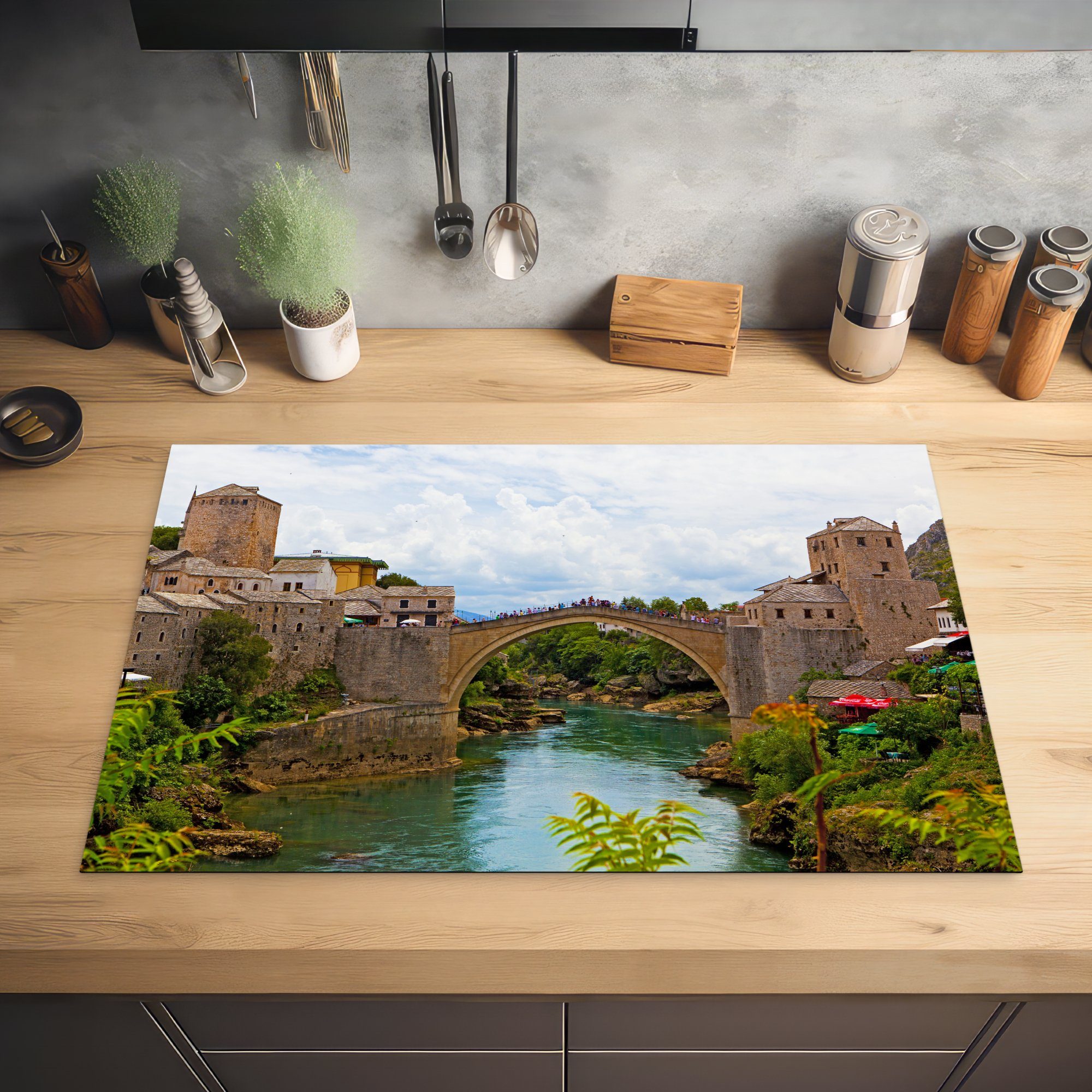 die Stari-Most-Brücke (1 MuchoWow Herdblende-/Abdeckplatte Schutz Vinyl, Schönes farbenfrohes tlg), der Bild ihrer küche, 81x52 für Induktionskochfeld und Ceranfeldabdeckung Umgebung, cm,