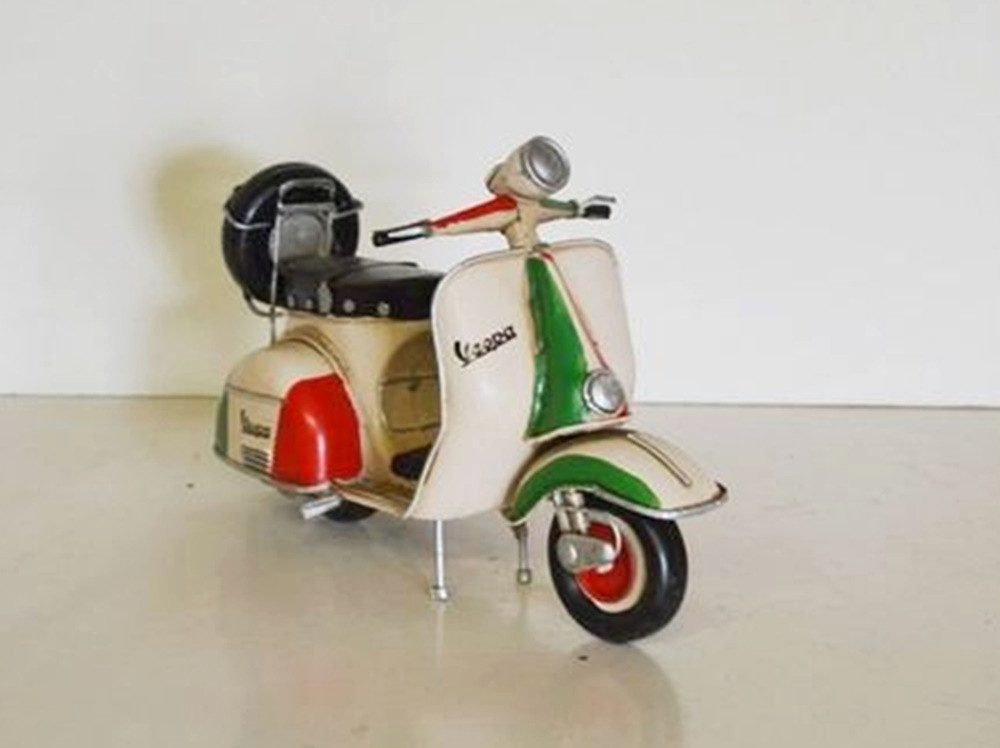 JS GartenDeko Modellmotorrad Modellroller Oldtimer Vespa Motorroller in Italienfarben L 22 cm
