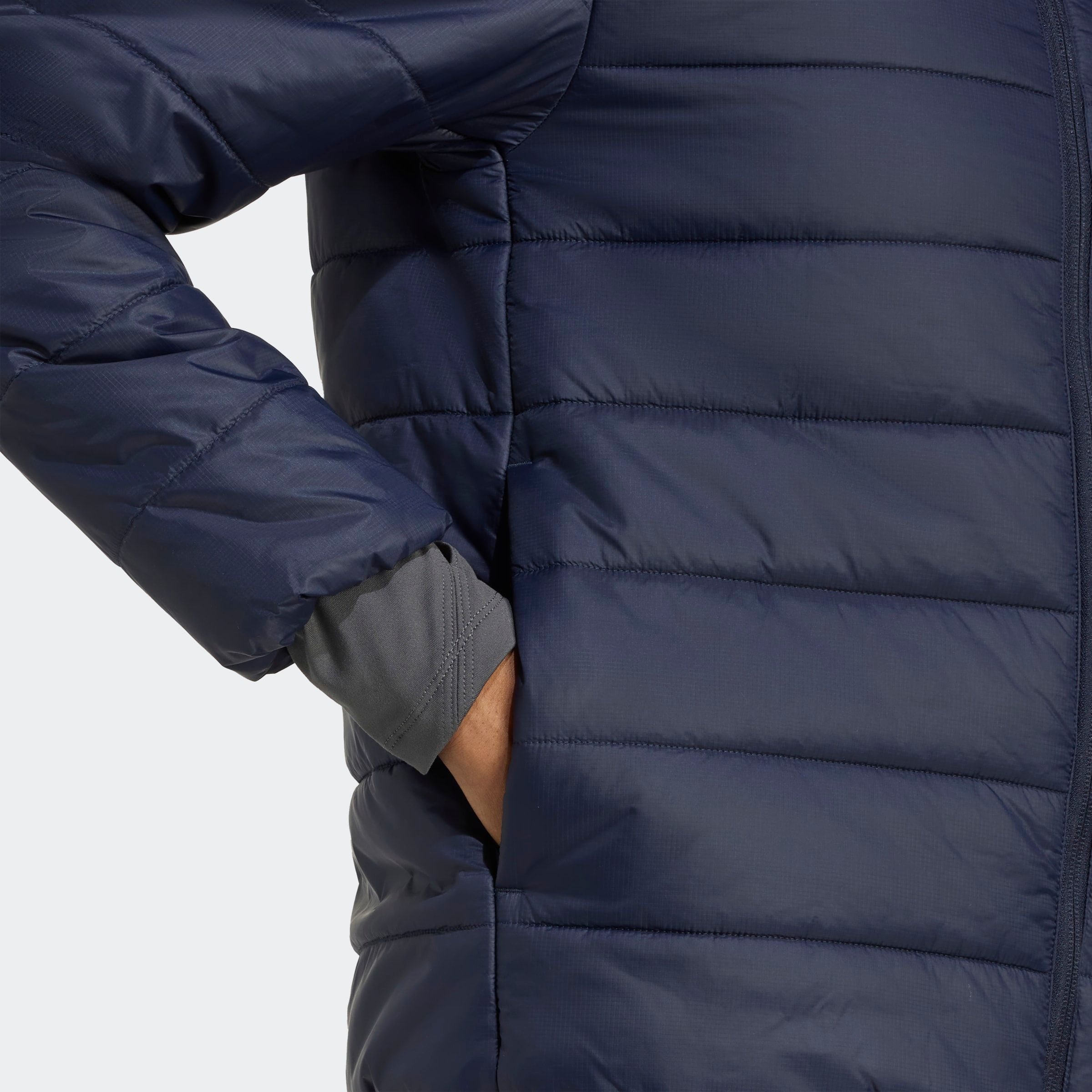 adidas TERREX Steppjacke W MT ESS P HO J wärmend durch Climawarm Technologie, mit Kapuze