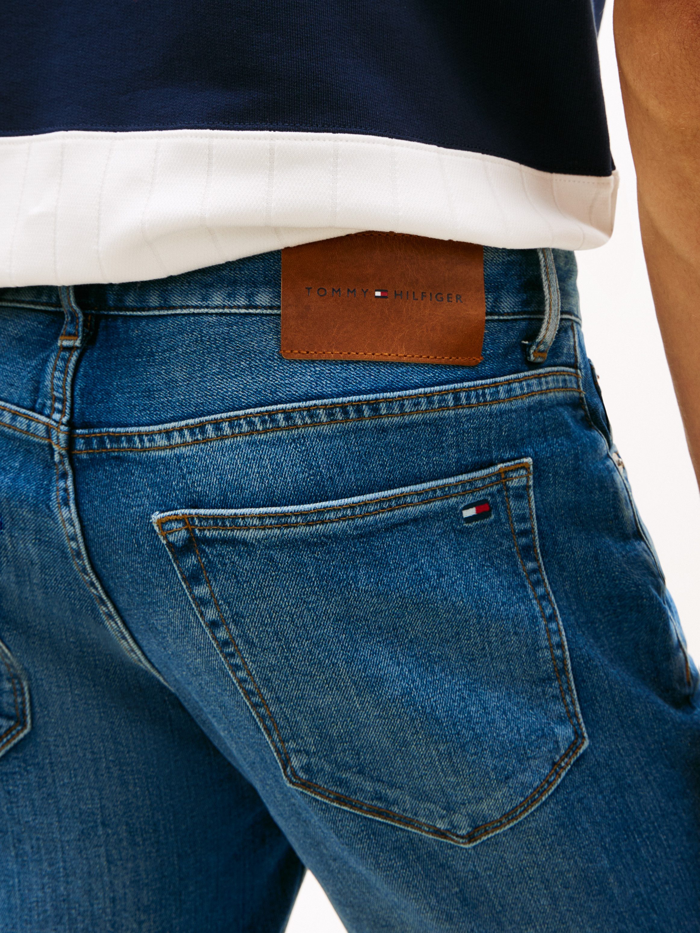 Tommy Hilfiger Jeansshorts DENTON Straight Fit mit Fade-Effekt