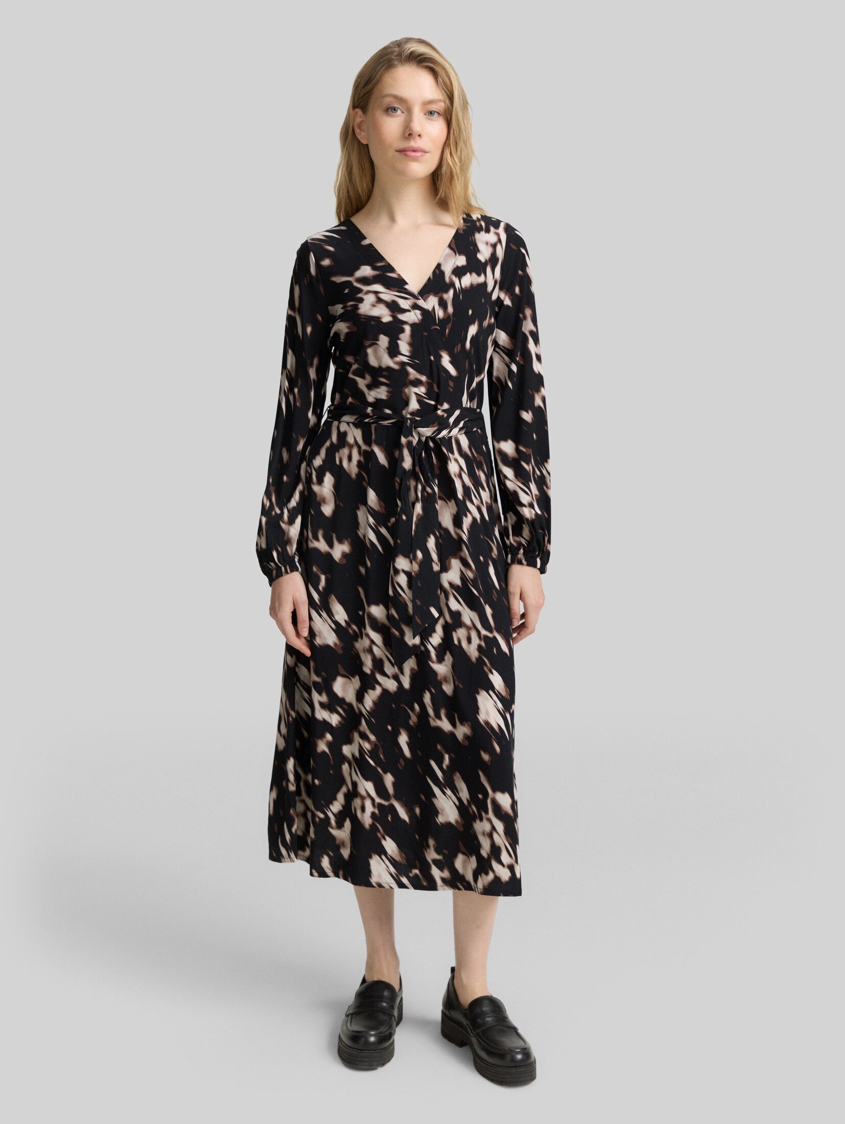TOM TAILOR Sommerkleid Kleider & Jumpsuits Midi-Wickelkleid mit Muster