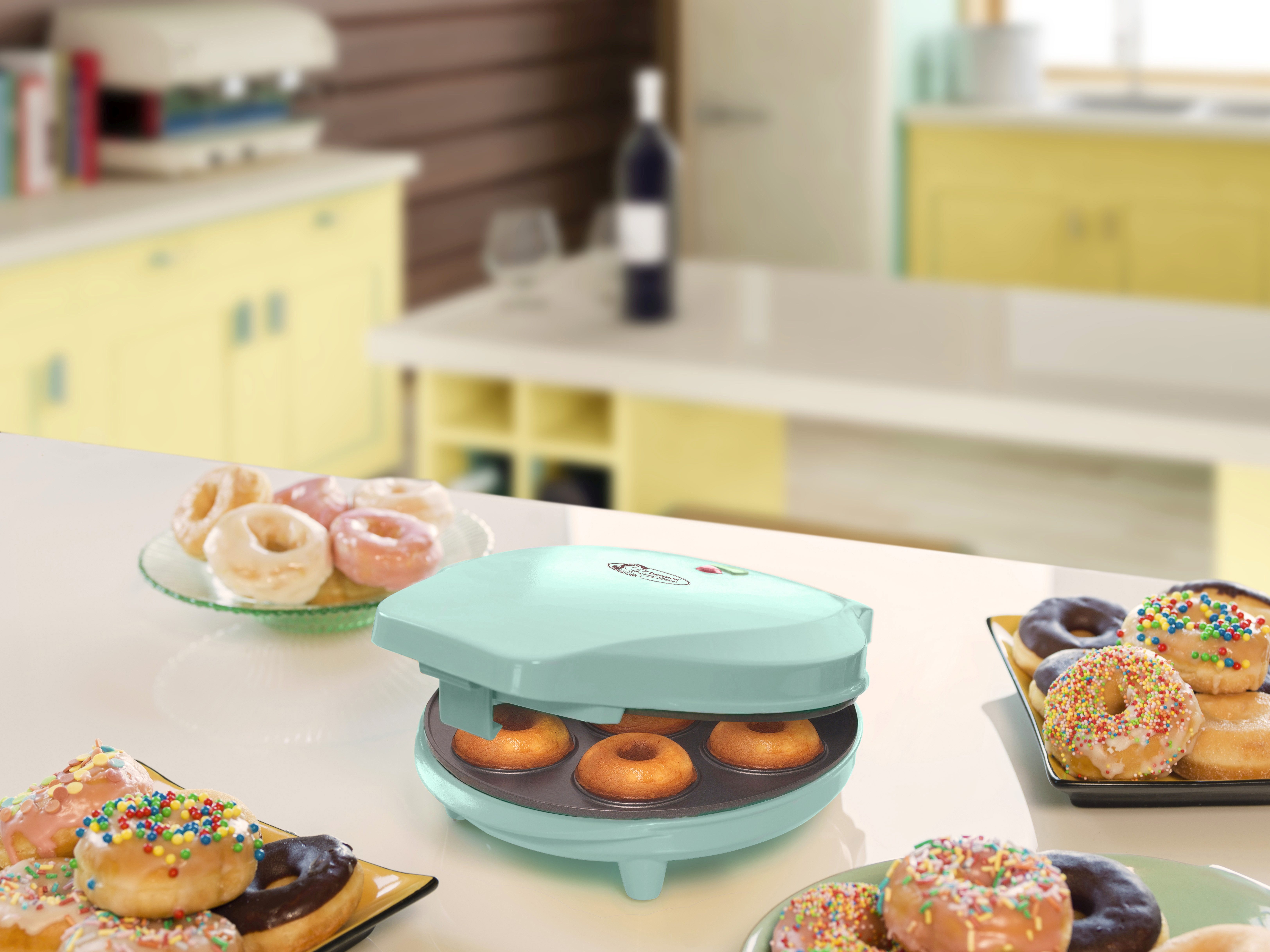 bestron Donut-Maker ADM218, 700 W, 7 Donuts – Antihaft, automatische Temperaturregelung