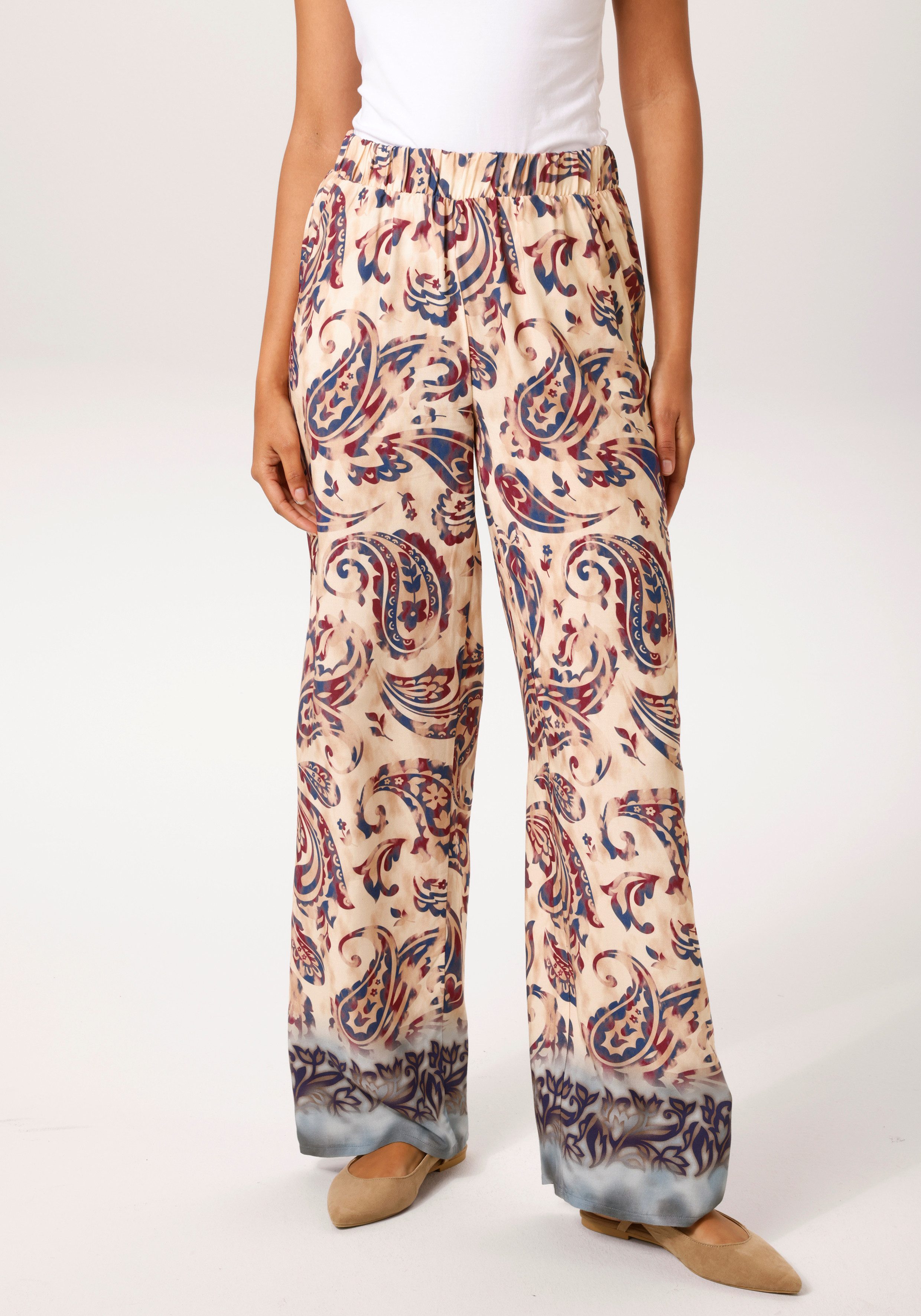 Aniston CASUAL Schlupfhose mit trendigem Paisley-Druck und Bordüre am Saum - NEUE KOLLEKTION. € 49,99, (€ 49,99 pro 1 Stk).